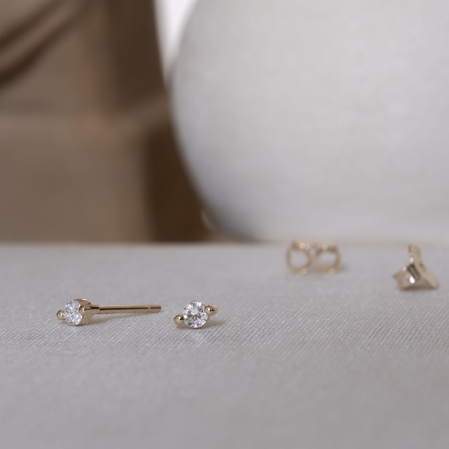 Pina ear studs ørestikker øreringe 9k 375 guld solid gold feminine feminin diamond diamant dainty intricate classic klassisk simple simpel modern minimal timeless elegant handcraftedcph handcrafted jewelry copenhagen handmade danish design contemporary mix match