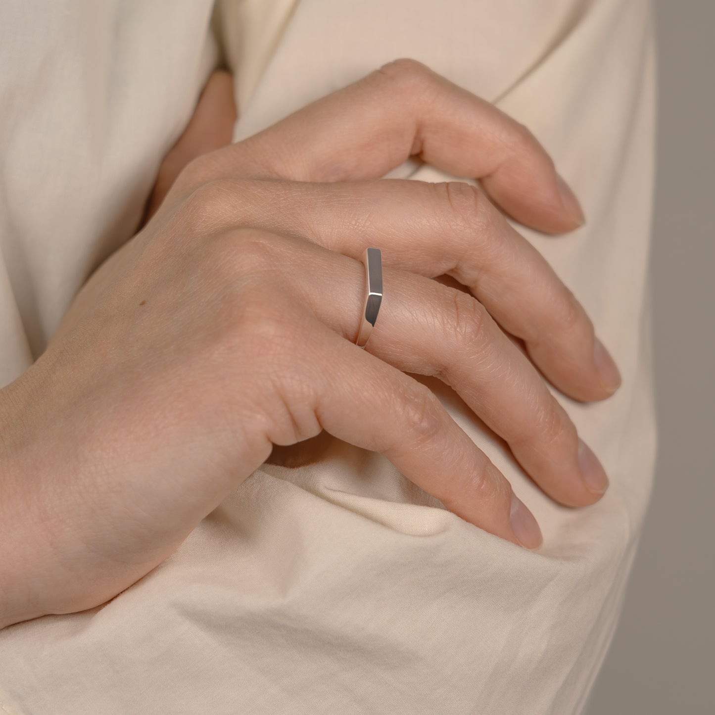 Barbara ring 925 silver rektangulær square squared firkantet signetring sølv signet feminine simple simpel blank shiny classic pinky graphic timeless tidløs modern stones handcraftedcph handcrafted jewelry copenhagen handmade danish design contemporary