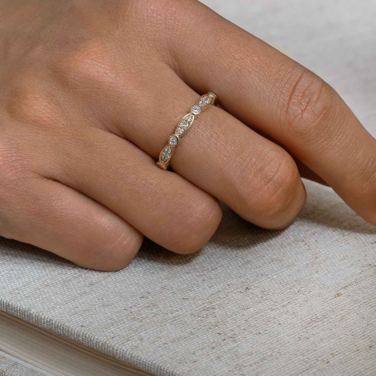 engagement ring forlovelsesring wedding ring vielsesring guld 14 karat gold diamonds diamanter art deco elegant classic design klassisk design bryllup