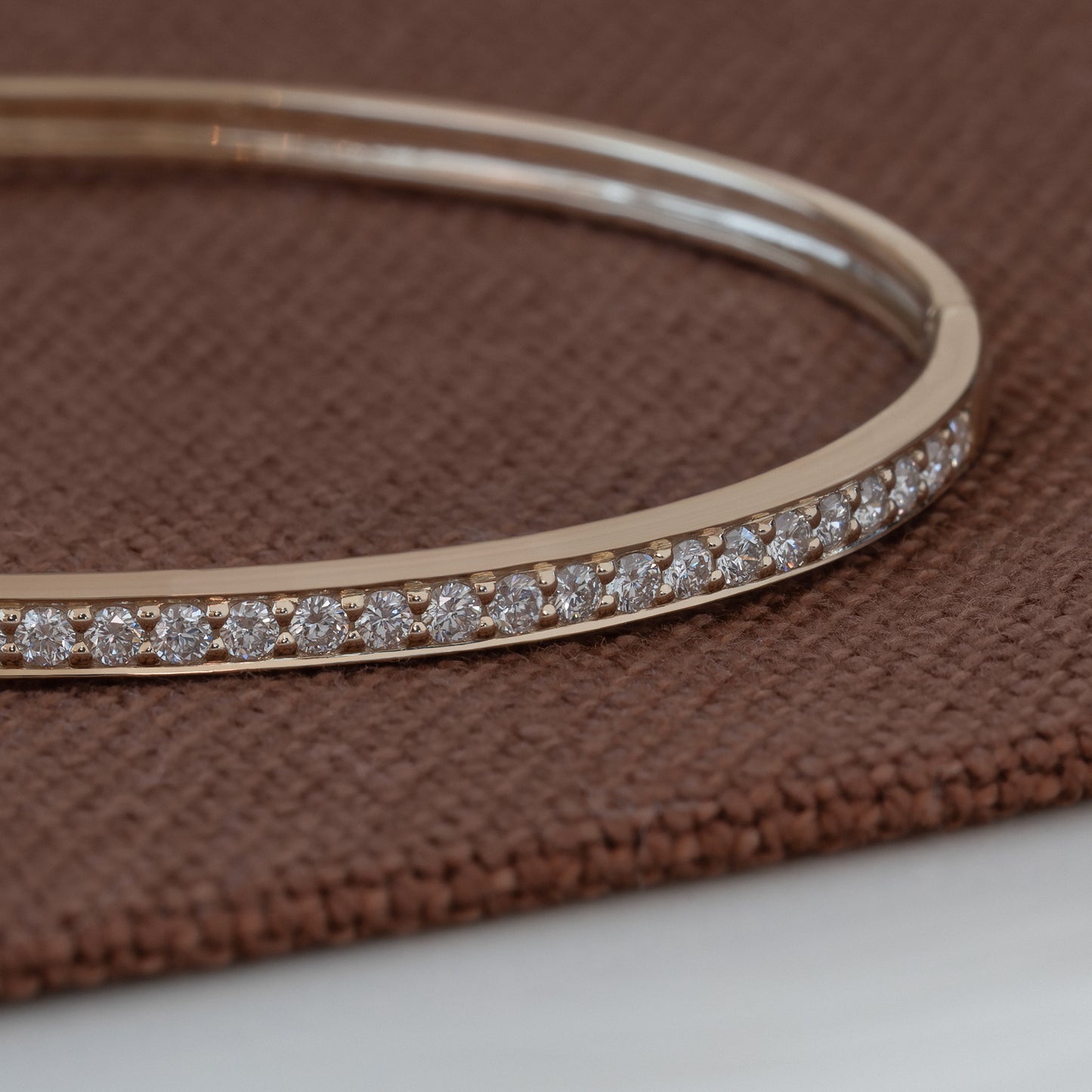 bracelet armbånd diamanter diamonds solid gold guld gift gave klassisk classic design