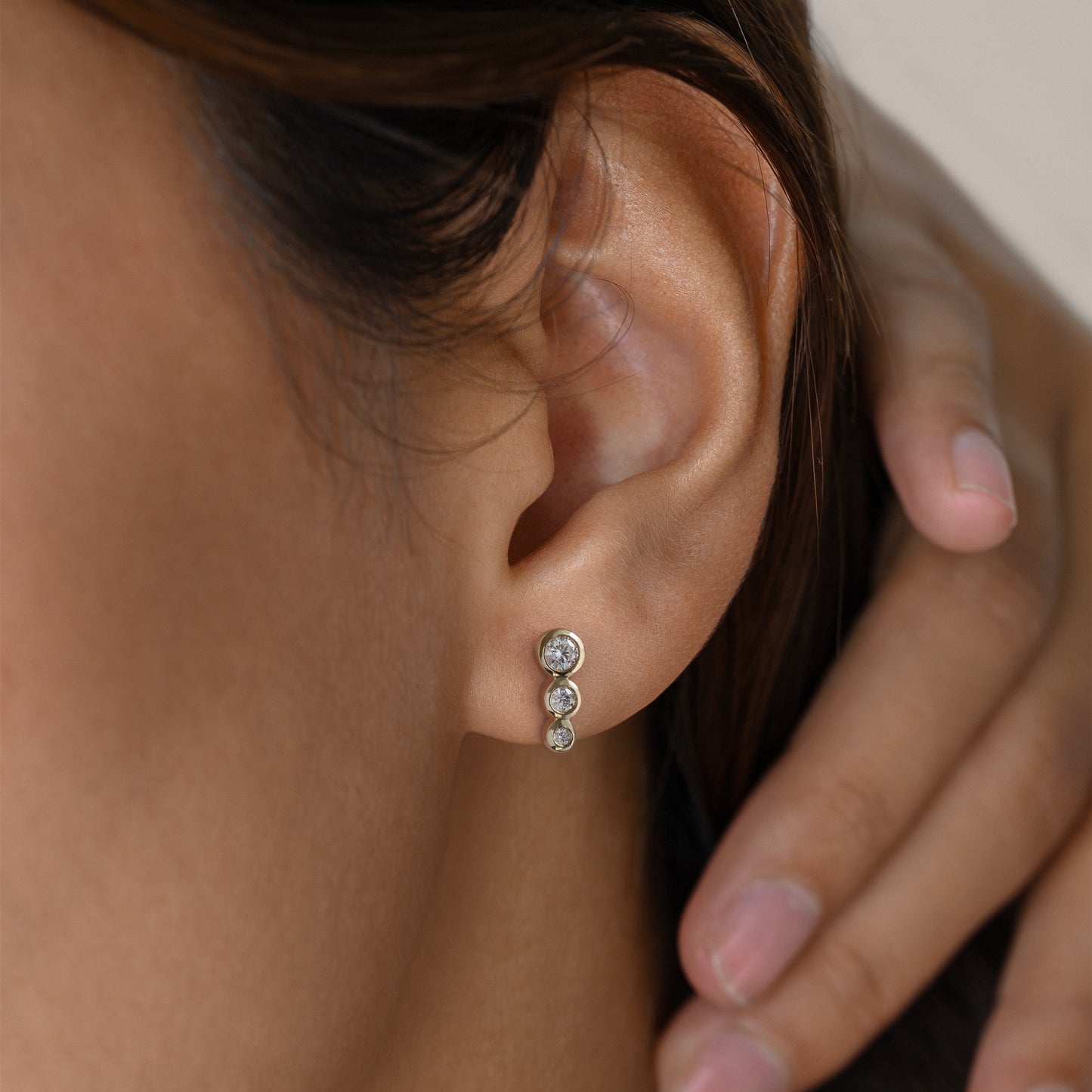 Elle Moissanite Ear Studs 375 9k solid gold massivt guld ørestikker earrings bezel rørfatning sten gemstones ædelsten HandcraftedCPH handcrafted Copenhagen handmade Danish design  petit cute polished glat