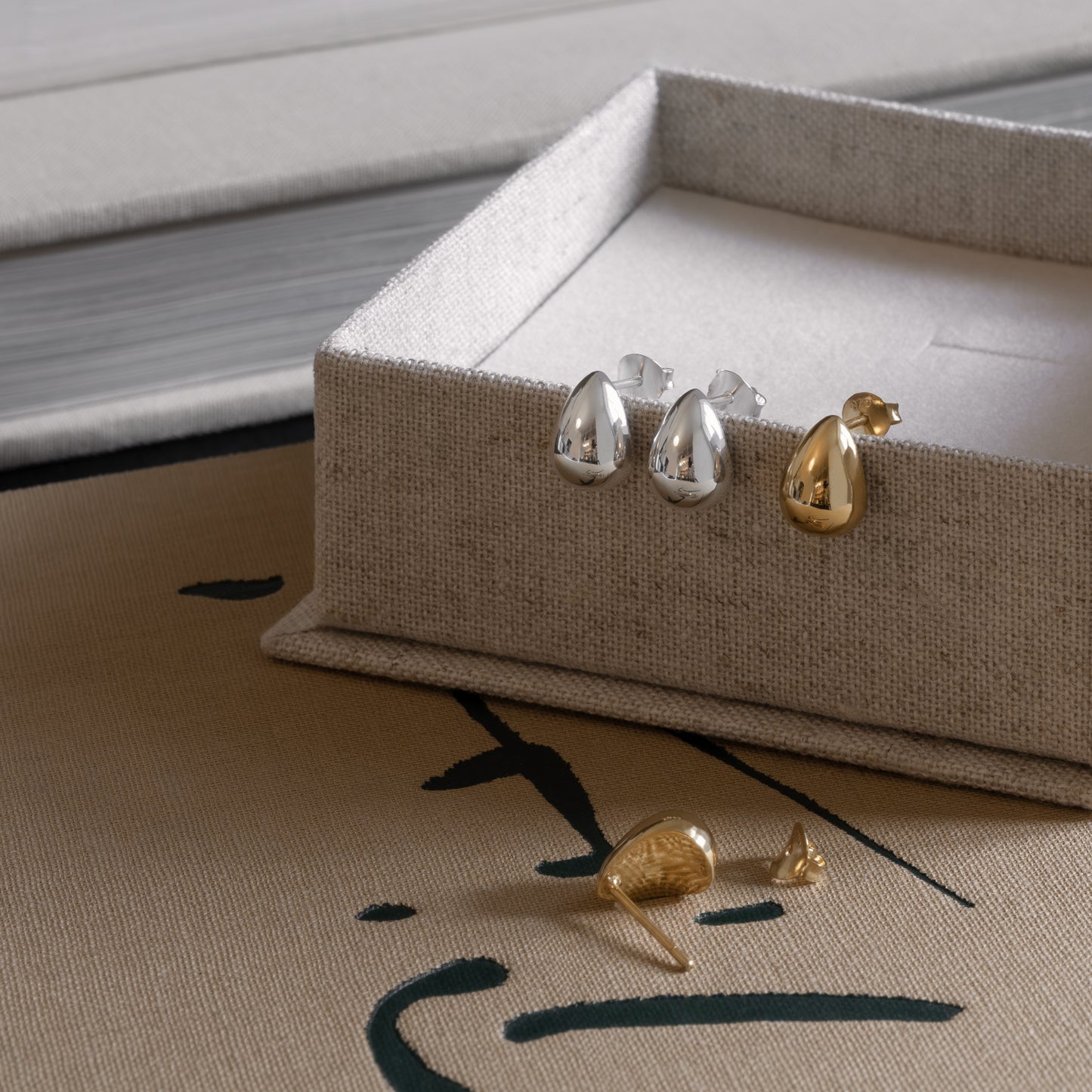 earring ørering ear stud sterling silver sølv forgyldt handcraftedcph copenhagen københavn moderne contemporary simple classic klassisk design elegant modern jewelry