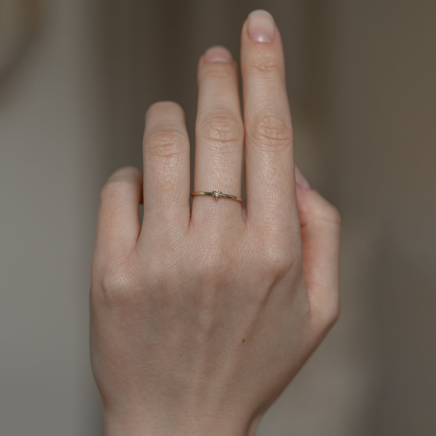 Franca ring 375 guld solid gold 9k polished feminine feminin classic klassisk simple simpel modern timeless tidløs champagne diamond diamant handcraftedcph handcrafted jewelry copenhagen handmade danish design contemporary