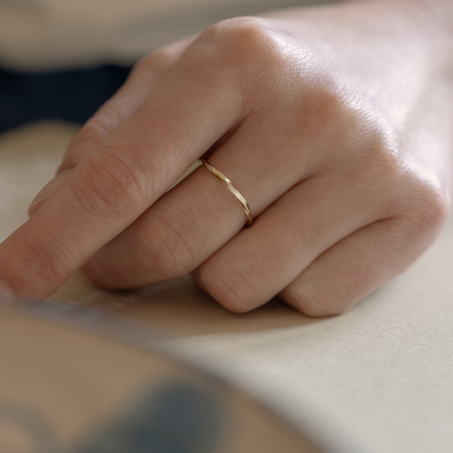 Frida ring handcraftedcph solid gold 9k massivt guld twisted snoet guldring stack ring handcrafted danish design copenhagen simple wavy bølget