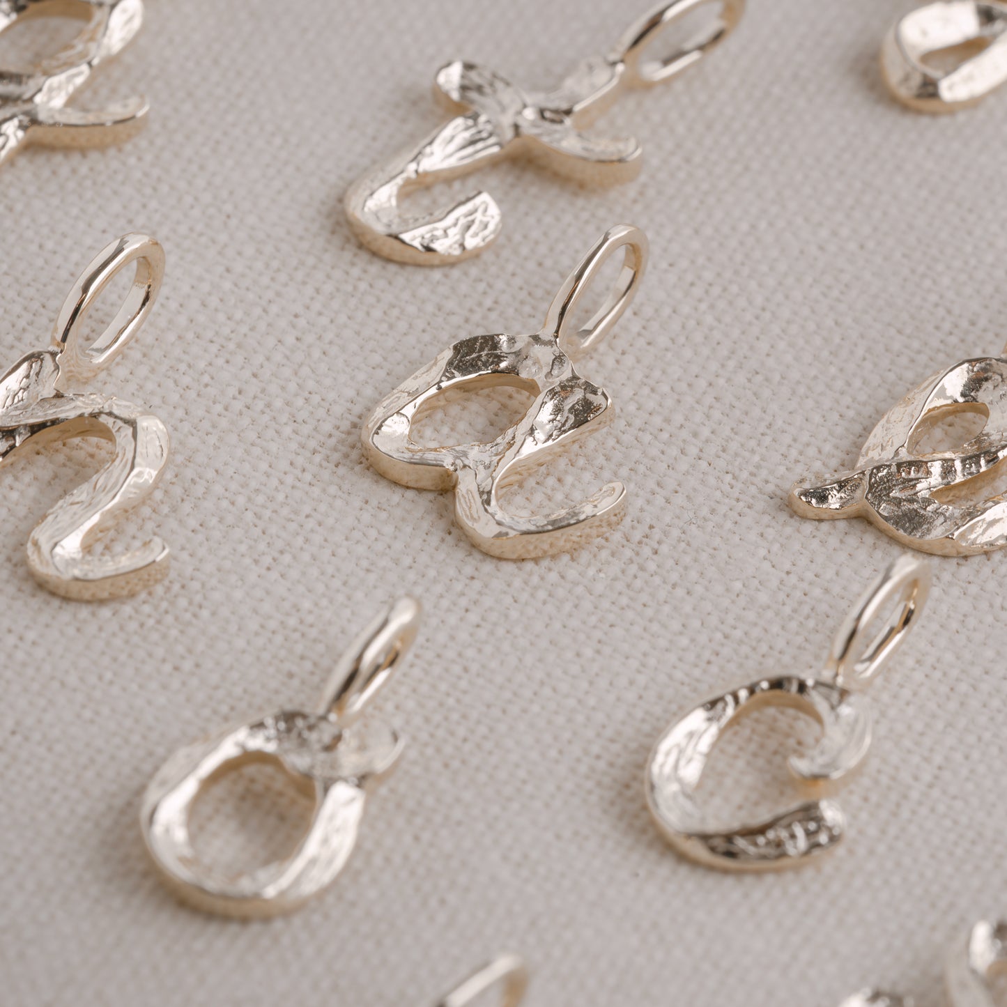 Handwritten Letter Charm 375 9k solid gold massivt guld pendant håndskrevet vedhæng bogstav HandcraftedCPH handcrafted Copenhagen handmade Danish design molten organic texture symbol petit cute smeltet organisk bogstaver letters