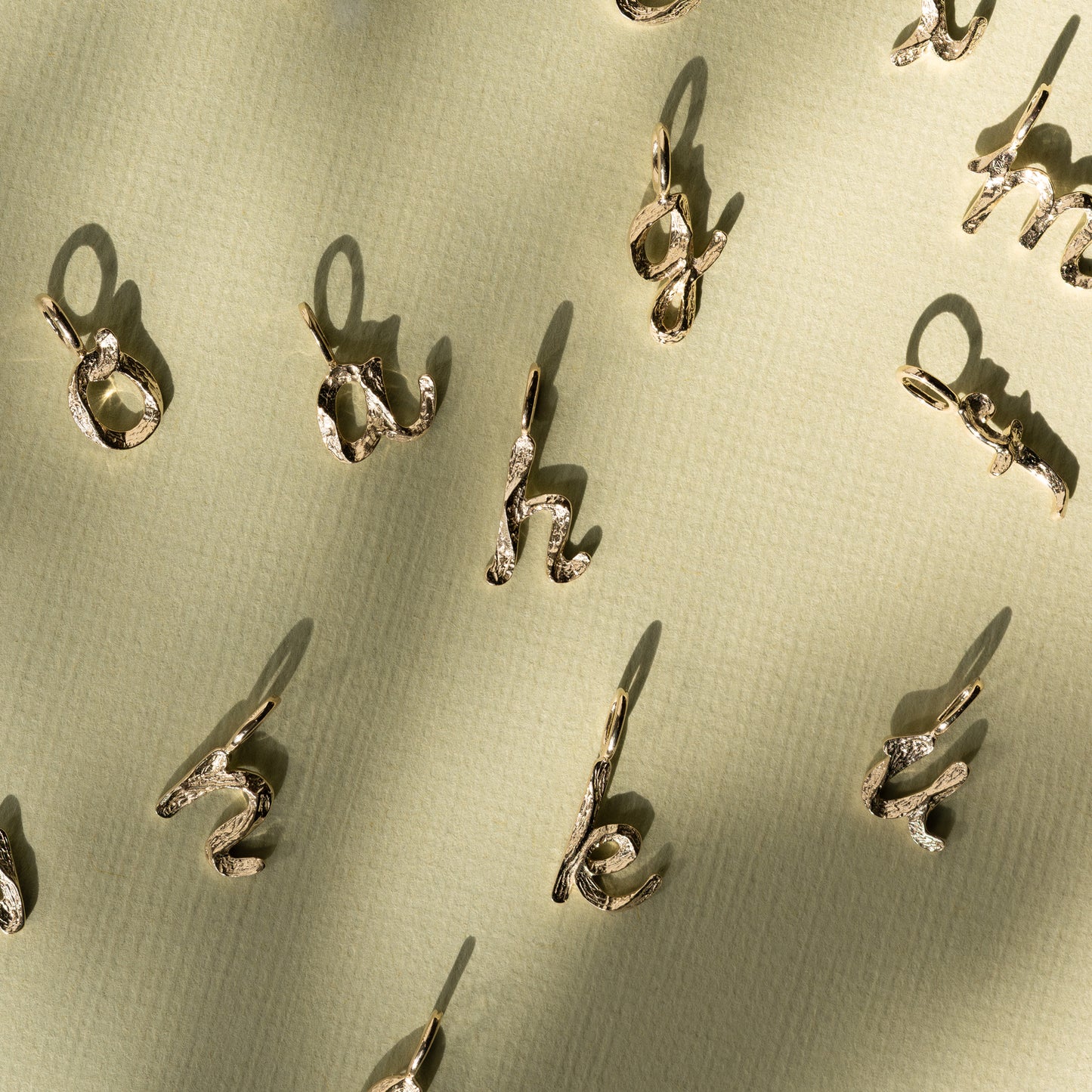 Handwritten Letter Charm 375 9k solid gold massivt guld pendant håndskrevet vedhæng bogstav HandcraftedCPH handcrafted Copenhagen handmade Danish design molten organic texture symbol petit cute smeltet organisk bogstaver letters