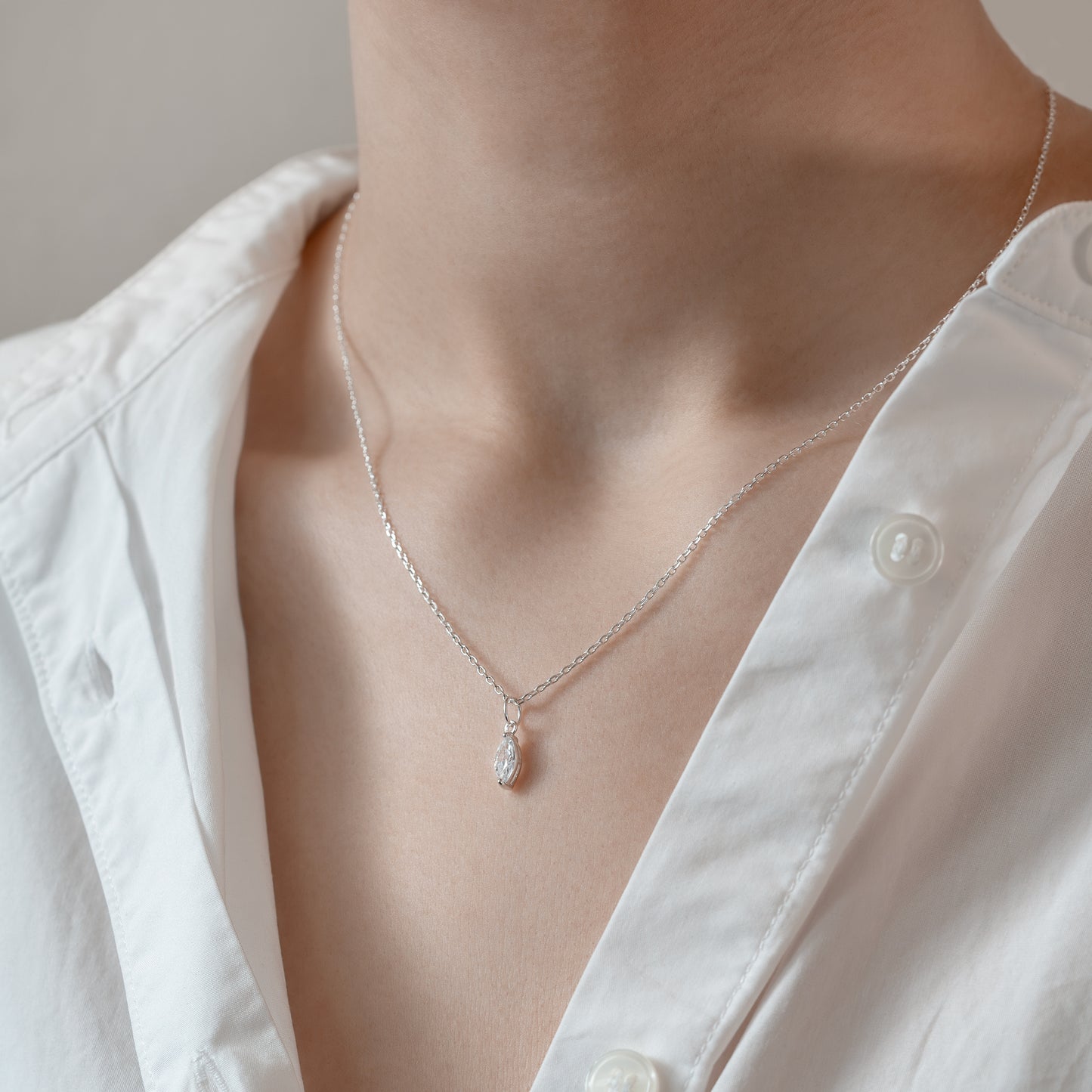 Ida charm pendant vedhæng halskæde  925 silver sølv forgyldt 18k gold plated shiny marquise sten stone crystal zirconia feminine feminin dainty intricate classic klassisk simple simpel modern timeless elegant handcraftedcph handcrafted jewelry copenhagen handmade danish design contemporary mix match