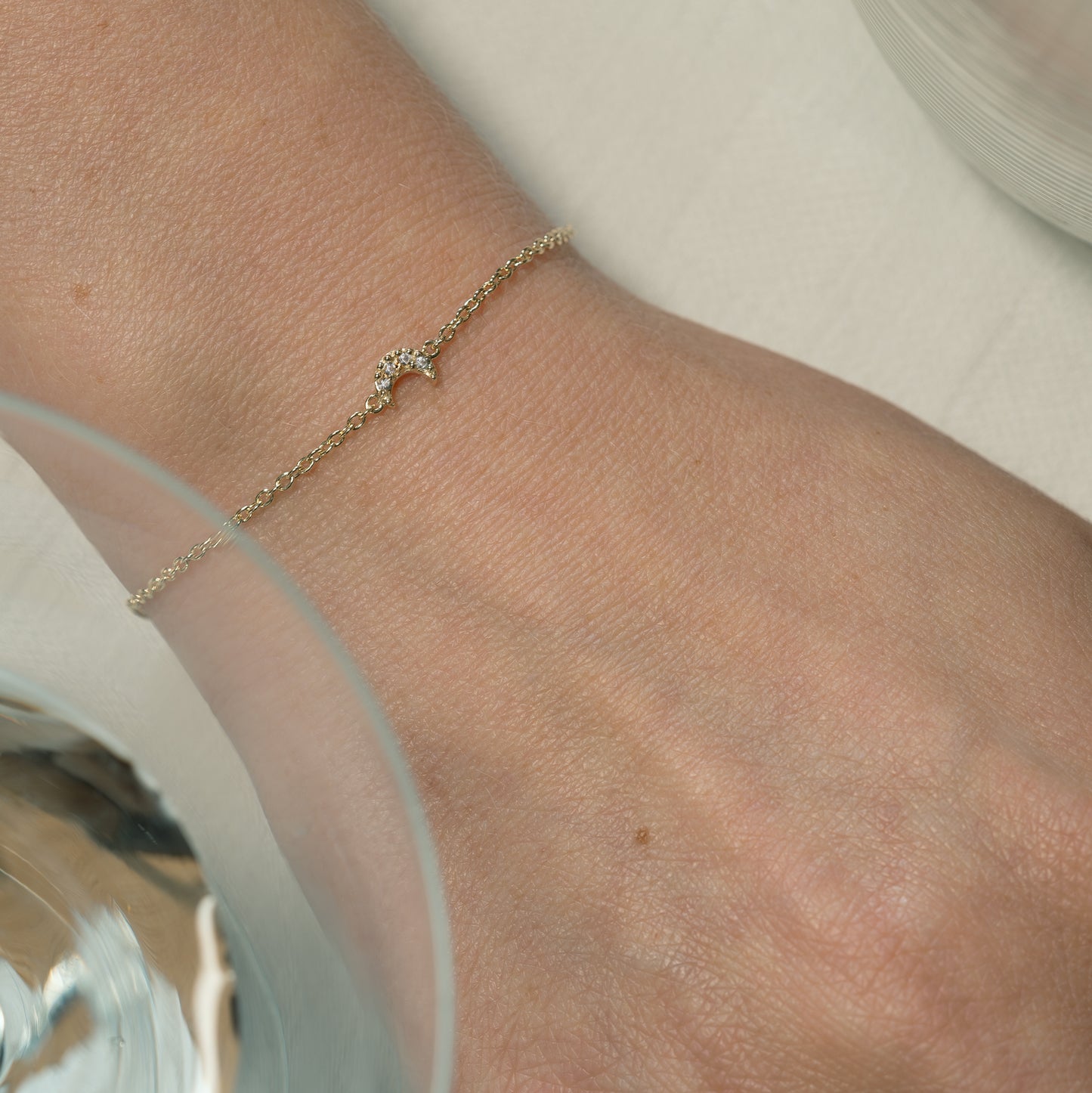 Luna Bracelet 375 9k solid gold massivt guld white sapphire hvid safir moon måne armbånd HandcraftedCPH handcrafted handmade Copenhagen Danish design dainty cute feminine feminin diamond cut kæde