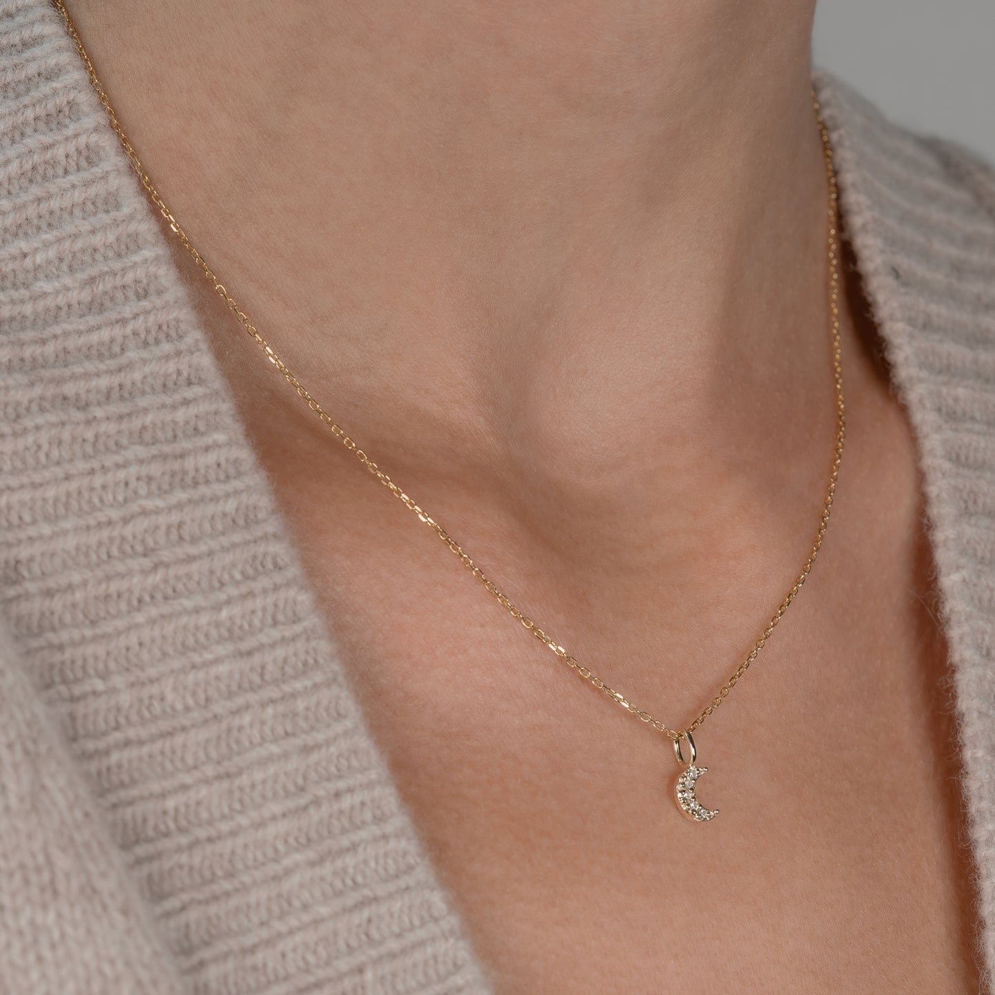 Luna Pendant charm 375 9k solid gold massivt guld white sapphire hvid safir moon måne vedhæng halskæde HandcraftedCPH handcrafted handmade Copenhagen Danish design dainty cute feminine feminin slim diamond cut kæde