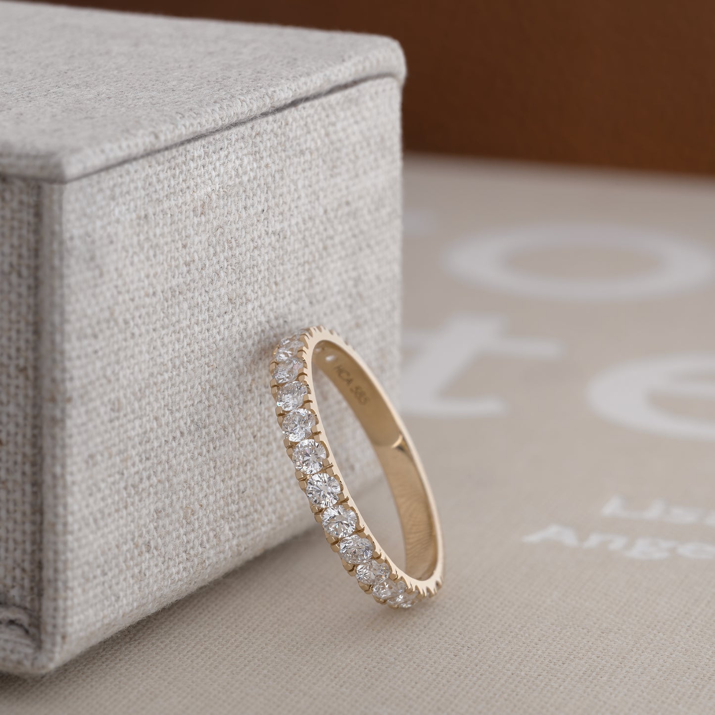 Malin Diamond eternity ring 585 guld 14k 14ct yellow gold white rødguld hvidguld solid polished blank classic feminine klassisk slim tynd smal massiv minimal simple simpel modern timeless diamant lab-grown hvid forlovelsesring engagementring ct carat handcraftedcph handcrafted jewelry Copenhagen handmade danish design