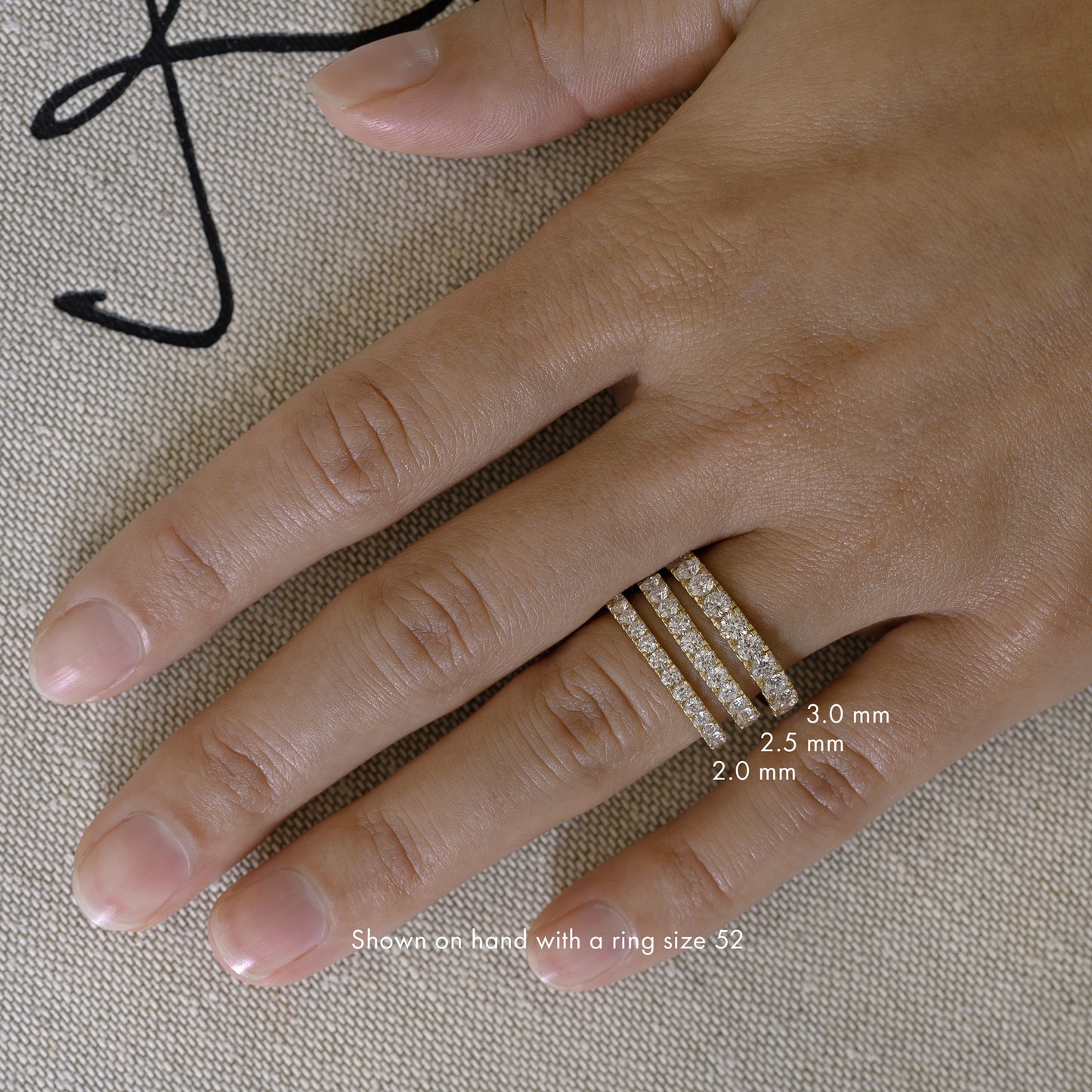 Malin Diamond eternity ring 585 guld 14k 14ct yellow gold white rødguld hvidguld solid polished blank classic feminine klassisk slim tynd smal massiv minimal simple simpel modern timeless diamant lab-grown hvid forlovelsesring engagementring ct carat handcraftedcph handcrafted jewelry Copenhagen handmade danish design