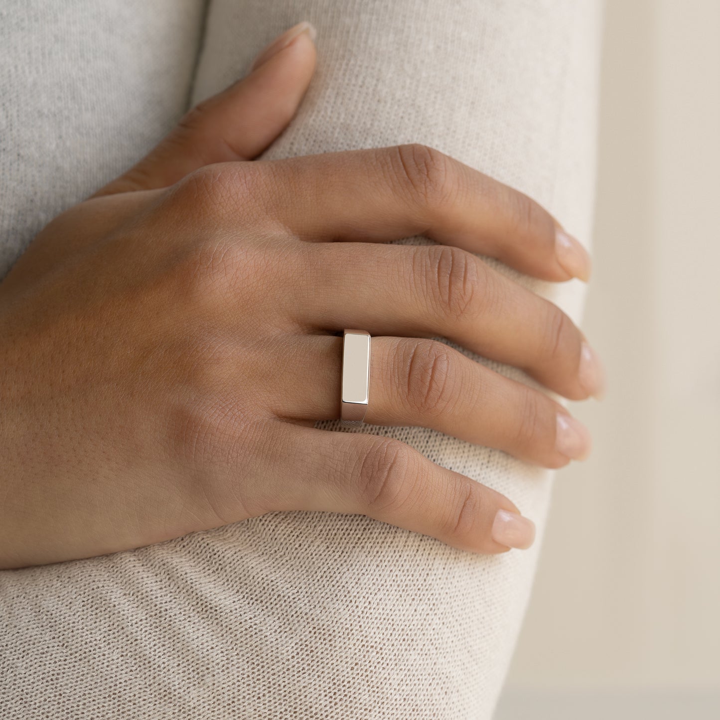 Martino Signet ring 925 silver sølv solid polished blank signetring round square classic feminine masculine maskulin feminin klassisk chunky massiv minimal simple simpel modern timeless handcraftedcph handcrafted jewelry Copenhagen handmade danish design