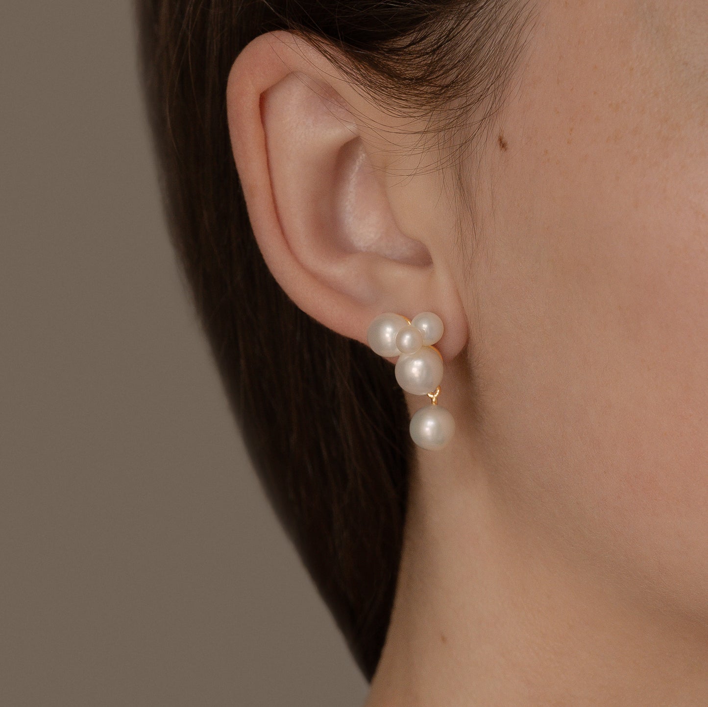 Minnie pearl ear studs 925 silver gold plated guldbelagt ørestikker sølv øreringe perleøreringe classical feminine klassisk bold statement cluster freshwater pearls ferskvandsperler handcraftedcph handcrafted jewelry copenhagen danish design contemporary