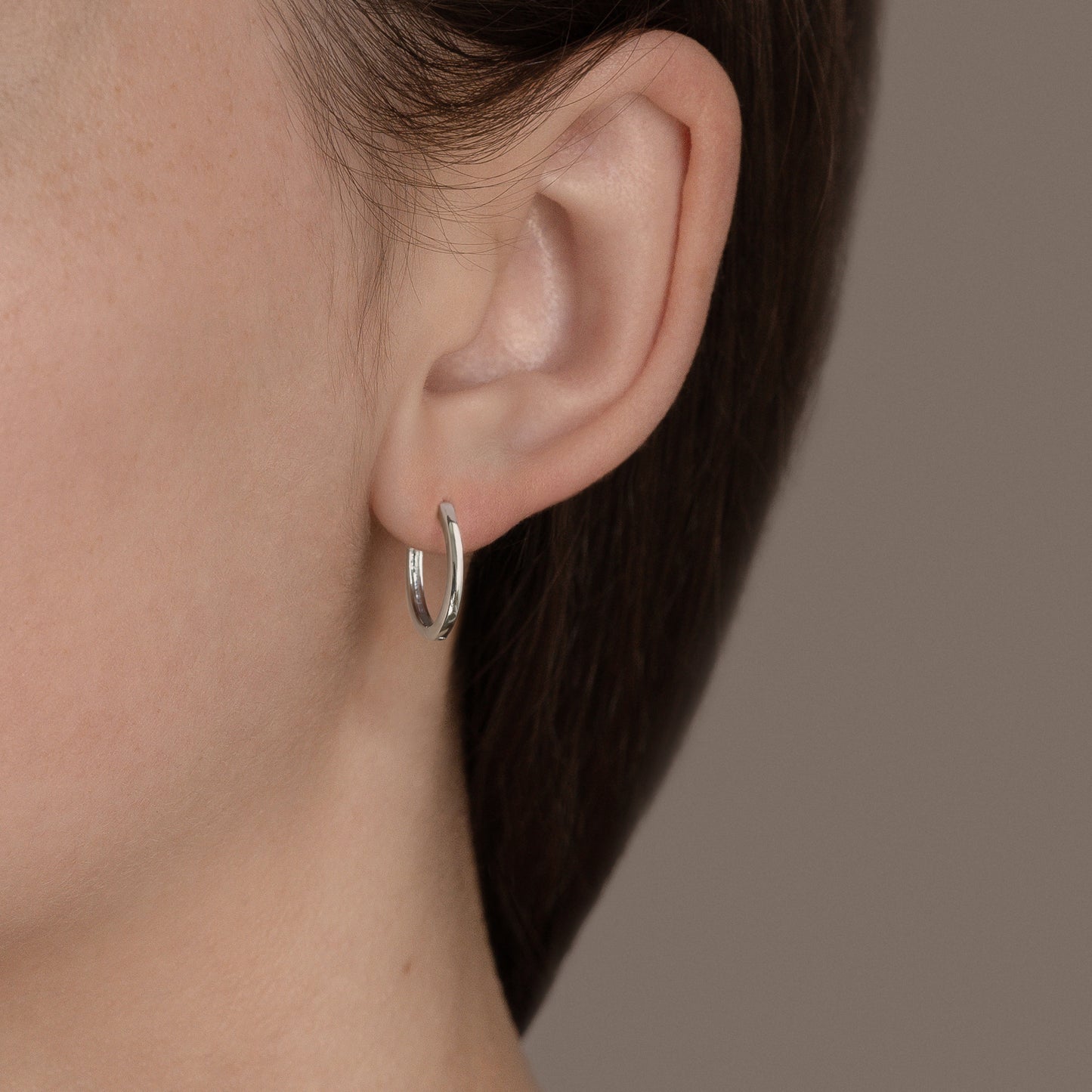 Handcraftedcph 15mm Olivia creoles hoops solid gold 9k massiv hvid guld hvidguld øreringe guldøreringe kreoler creoles huggie click closure handcrafted  handmade simple timeless classic danish design