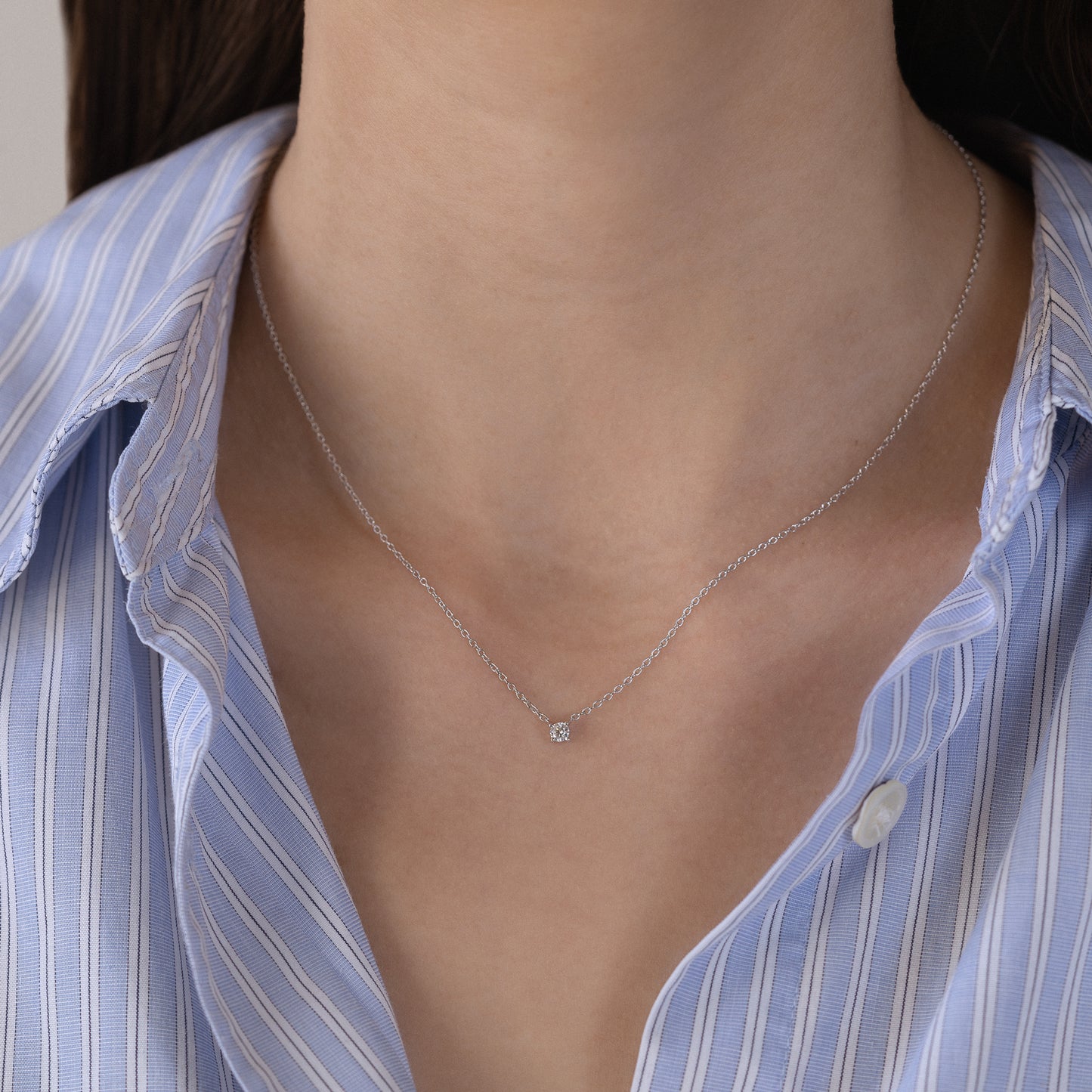 Sophie white necklace handcraftedcph white clear moissanite floating diamond 9k white solid gold hvidguld necklace halskæde guldhalskæde ren massiv guld lab moissanite floating elegant timeless handmade handcrafted danish design
