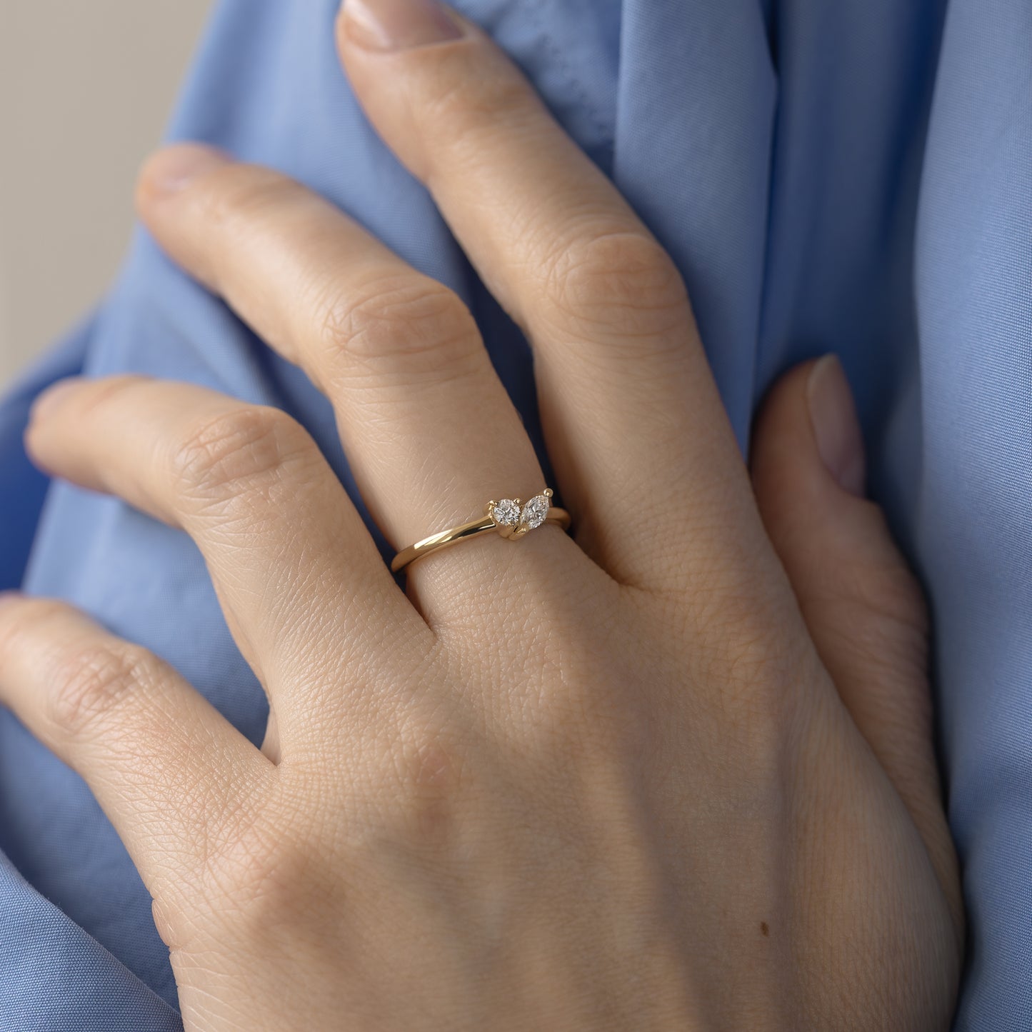 toi-et-moi ring wedding engagement ring bryllup forlovelse klassisk design classic design gemstones smykke smykker jewelry