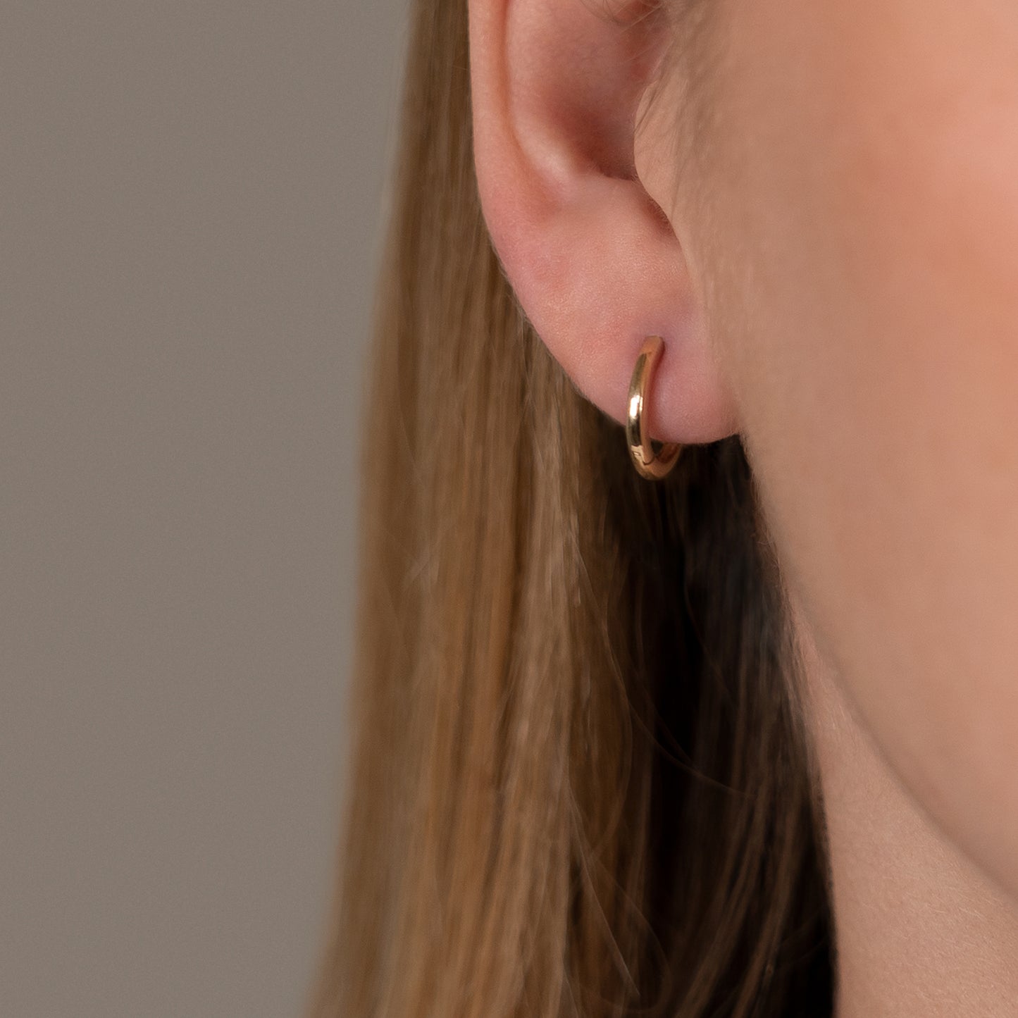 10mm Olivia creoles hoops solid gold 9k massiv guld øreringe huggie click closure handcraftedcph danish design minimal