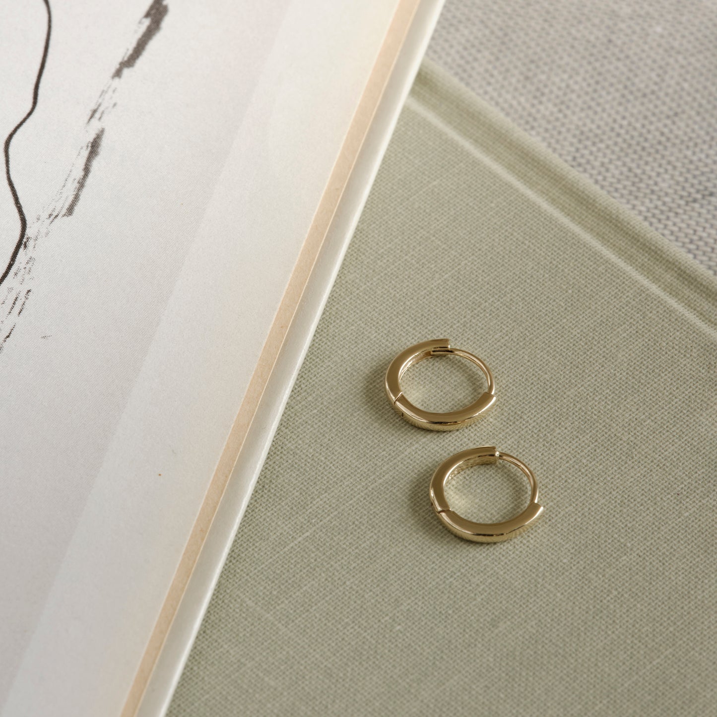 10mm Olivia creoles hoops solid gold 9k massiv guld øreringe huggie click closure handcraftedcph danish design minimal