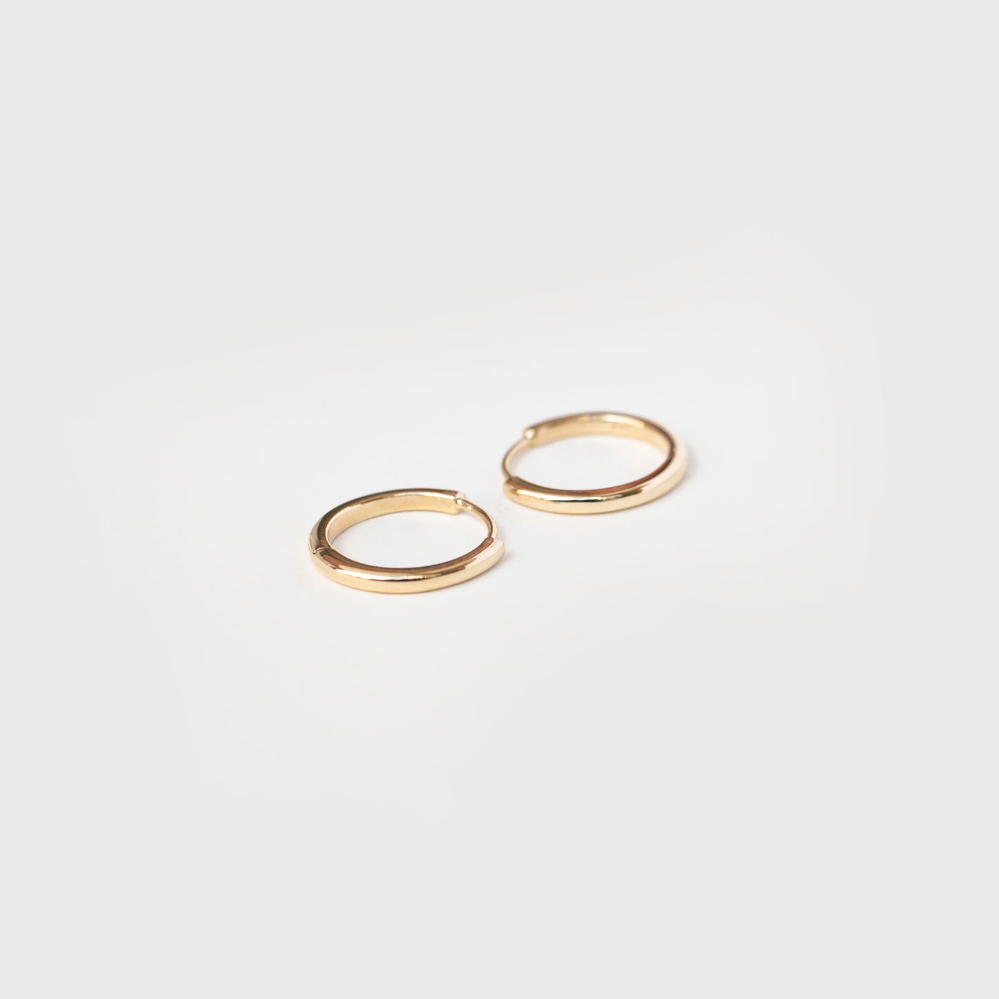 Handcraftedcph 15mm Olivia creoles hoops solid gold 9k massiv guld øreringe huggie click closure handcrafted  handmade simple timeless classic danish design