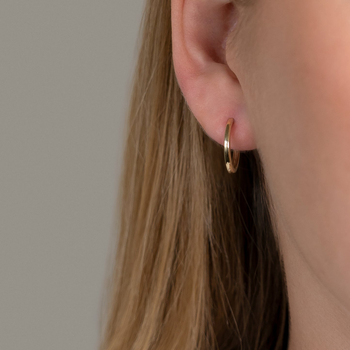 Handcraftedcph 15mm Olivia creoles hoops solid gold 9k massiv guld øreringe huggie click closure handcrafted  handmade simple timeless classic danish design