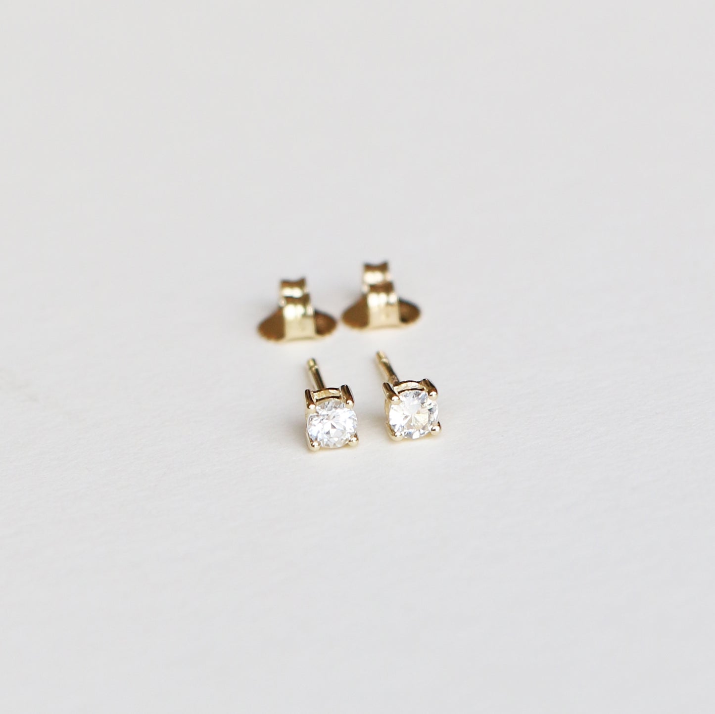 
                  
                    Classic earstuds sapphire 9k solid gold handcraftedcph
                  
                