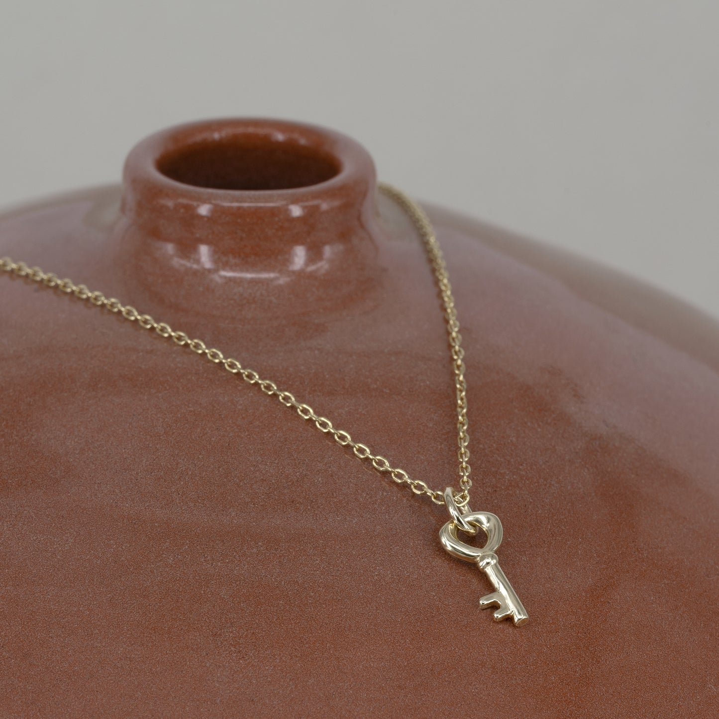 Key Charm 375 9k solid gold massivt guld pendant vedhæng nøgle HandcraftedCPH handcrafted Copenhagen handmade Danish design friendship venskab bff symbol petit cute