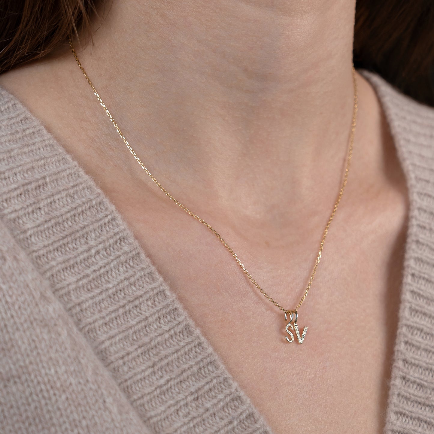 Letter Charm 375 9k solid gold massivt guld pendant vedhæng bogstav HandcraftedCPH handcrafted Copenhagen handmade Danish design molten organic texture symbol petit cute smeltet organisk bogstaver letters