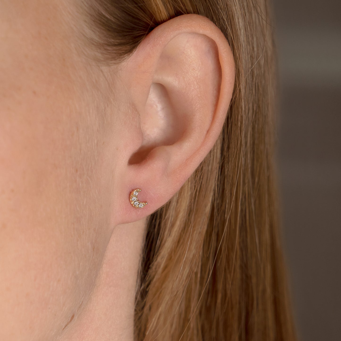 Luna Ear Studs 375 9k solid gold massivt guld white sapphire hvid safir moon måne ørering HandcraftedCPH handcrafted handmade Copenhagen Danish design dainty