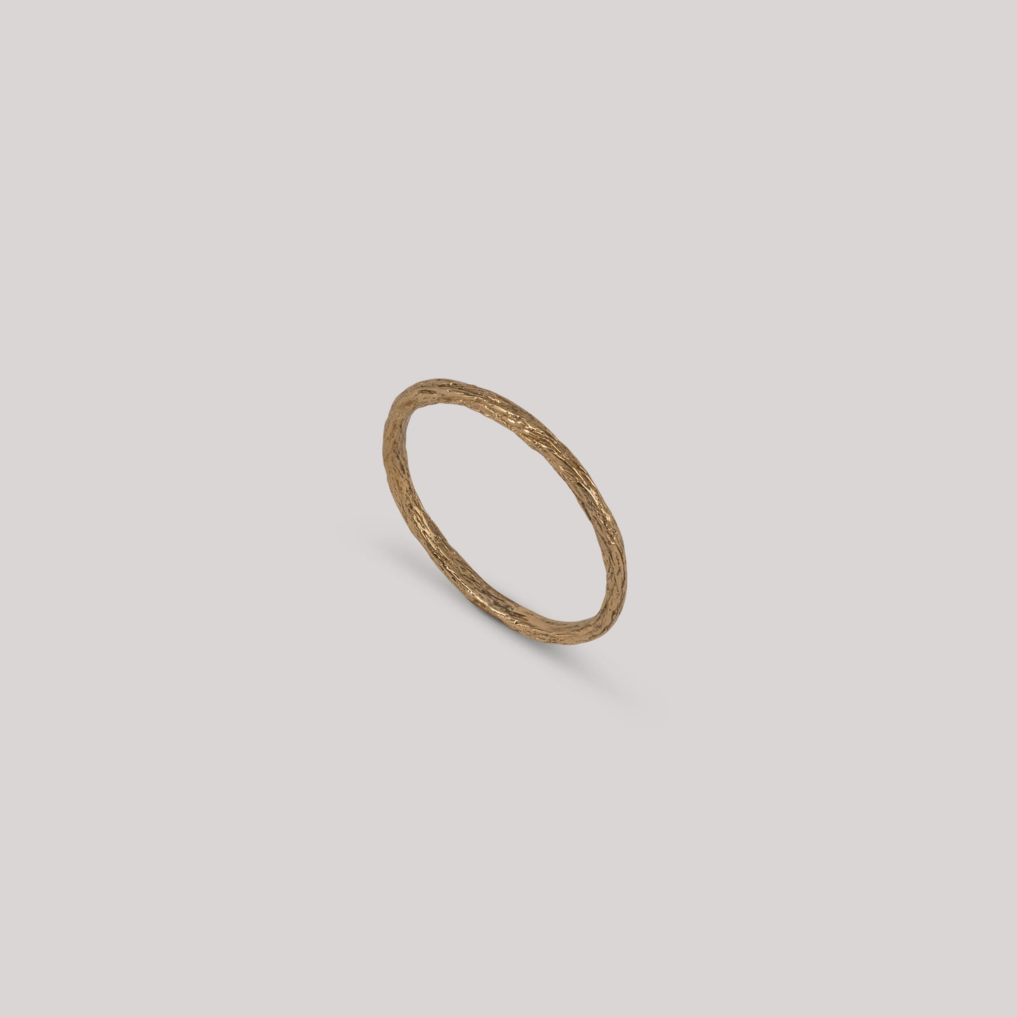 Mirah ring handcraftedcph solid gold 9k massivt guld mazy tekstur texture structrue strukturert ukurrant natural organic band ring simple classic minimal handcrafted danish design copenhagen everyday casual