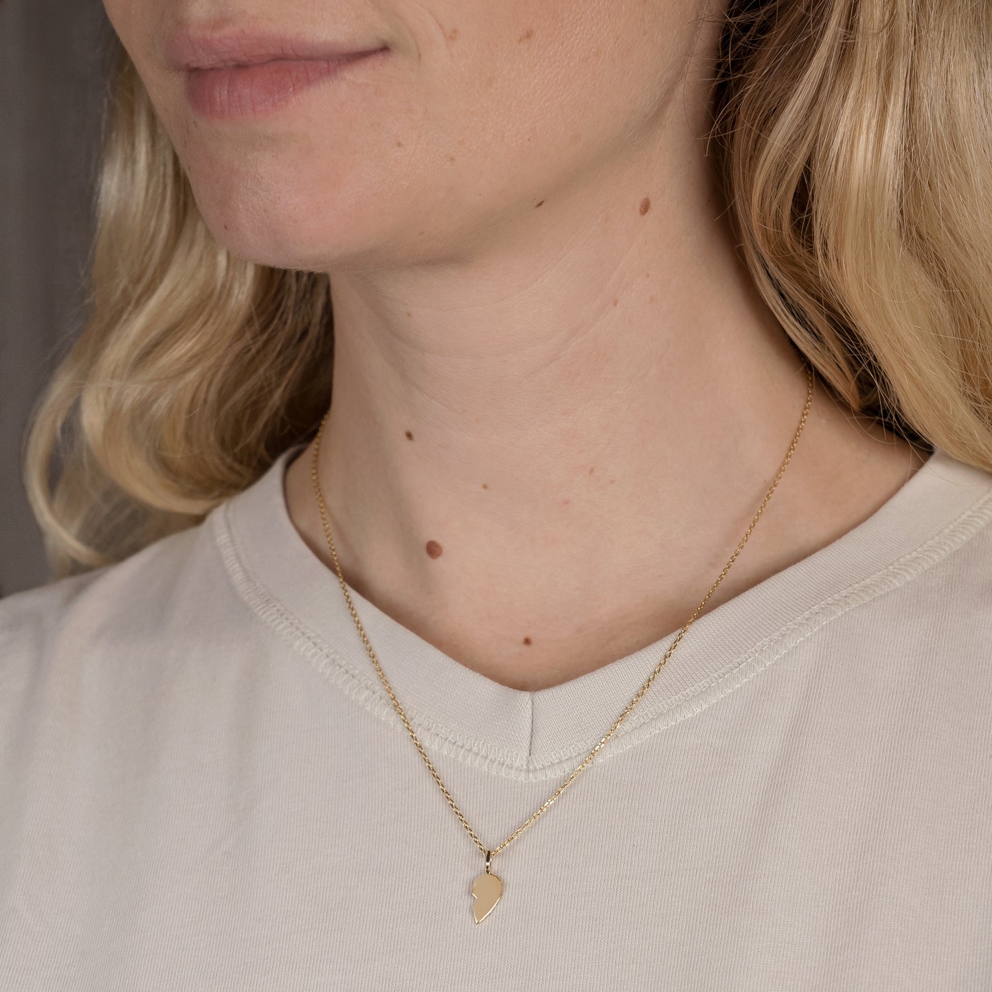 Molten Split Hearts Charm 375 9k solid gold massivt guld pendant vedhæng hjertevedhæng hjerte knækhjerte smeltet organic organisk smooth HandcraftedCPH handcrafted Copenhagen handmade friendship best friends cute petit