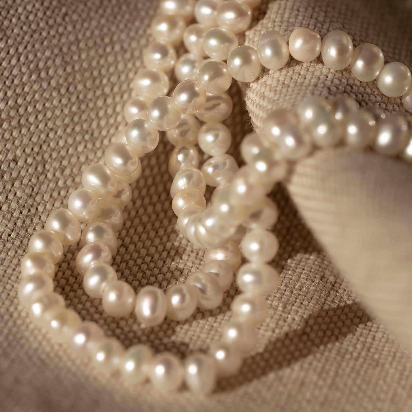 Noor pearl necklace handcraftedcph sterling silver sølv 18k gold plated 18kt forgyldt ferskvandsperler freshwater pearls handmade danish design handcrafted classic one size adjustable summer