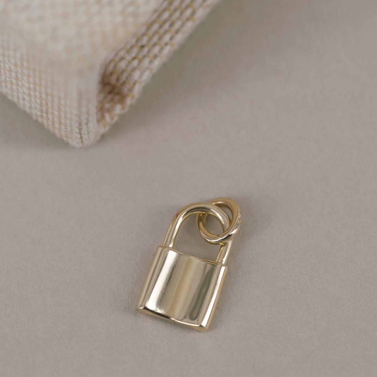 Padlock Charm 375 9k solid gold massivt guld pendant vedhæng hængelås HandcraftedCPH handcrafted Copenahgen handmade Danish design friendship symbol petit cute