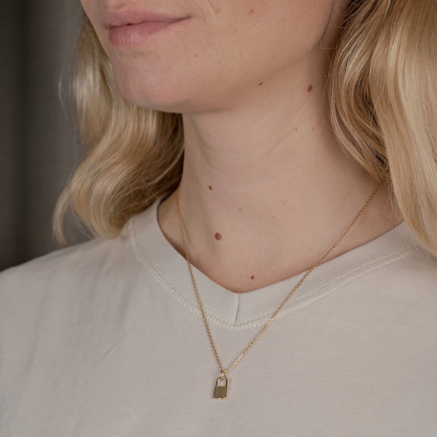 Padlock Charm 375 9k solid gold massivt guld pendant vedhæng hængelås HandcraftedCPH handcrafted Copenahgen handmade Danish design friendship symbol petit cute