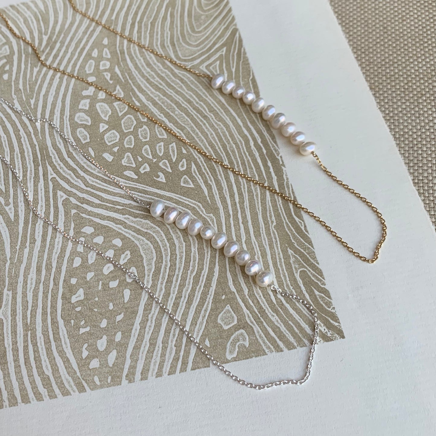 Petra necklace halskæde adjustable diamond cut faceteret slim chain perler pearls handmade copenhagen danish design natural pearls handcraftedcph sølv silver 18k gold plated forgyldt freshwater pearls ferskvandsperler copenhagen summer pearls