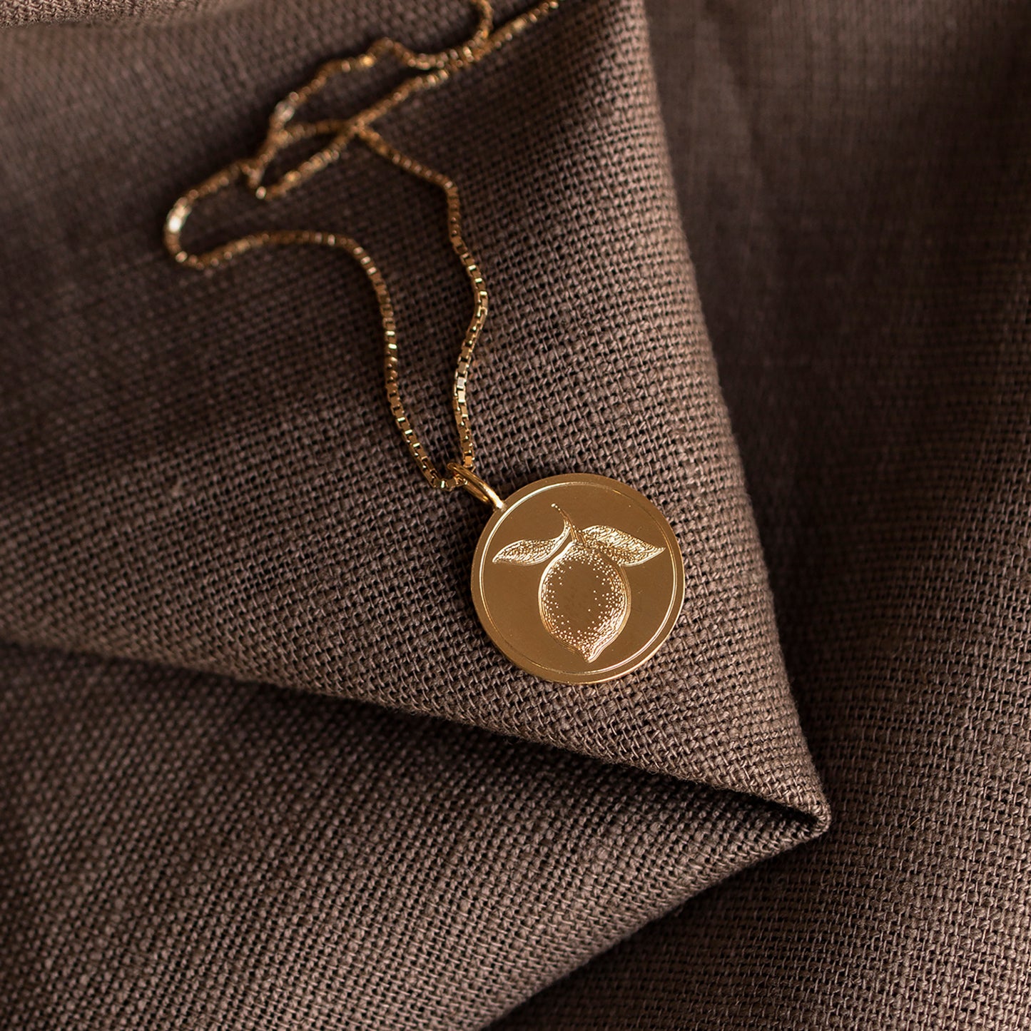 lemon pendant charm engraved signature pendant citron necklace halskæde vedhæng pendant sølv silver 18k gold plated handmade handcraftedcph danish design copenhagen