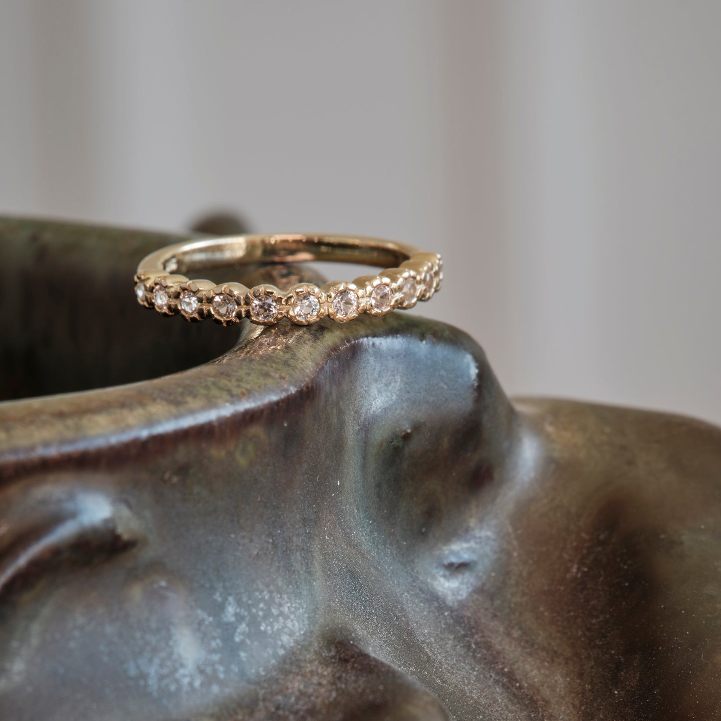 sapphire eternity ring safir alliancering 9k massiv guld solid gold handmade simple handcraftedcph white simple
