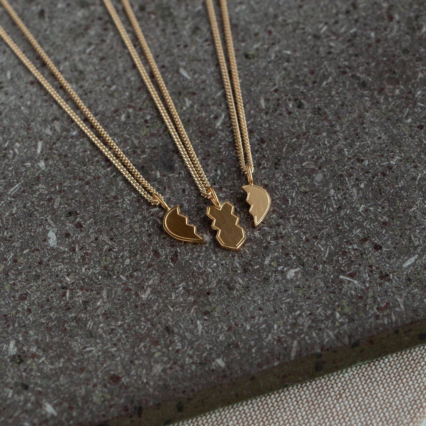 threesplitheart pendant gold plated pendant sterling silver forgyldt sølv vedhæng med hjerte.jpg