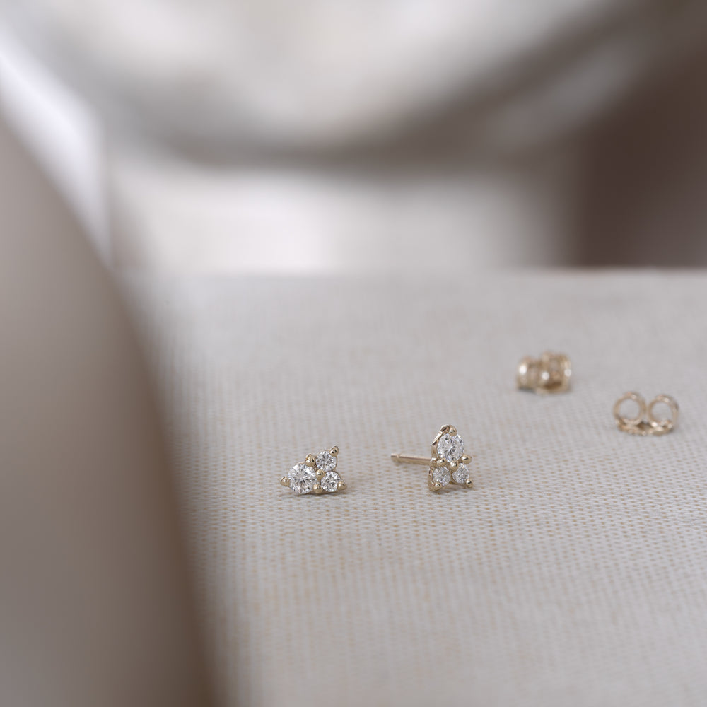 Floriana ear studs ørestikker øreringe 9k 375 guld solid gold feminine feminin diamond diamant dainty intricate classic klassisk simple simpel modern minimal timeless elegant handcraftedcph handcrafted jewelry copenhagen handmade danish design contemporary mix match