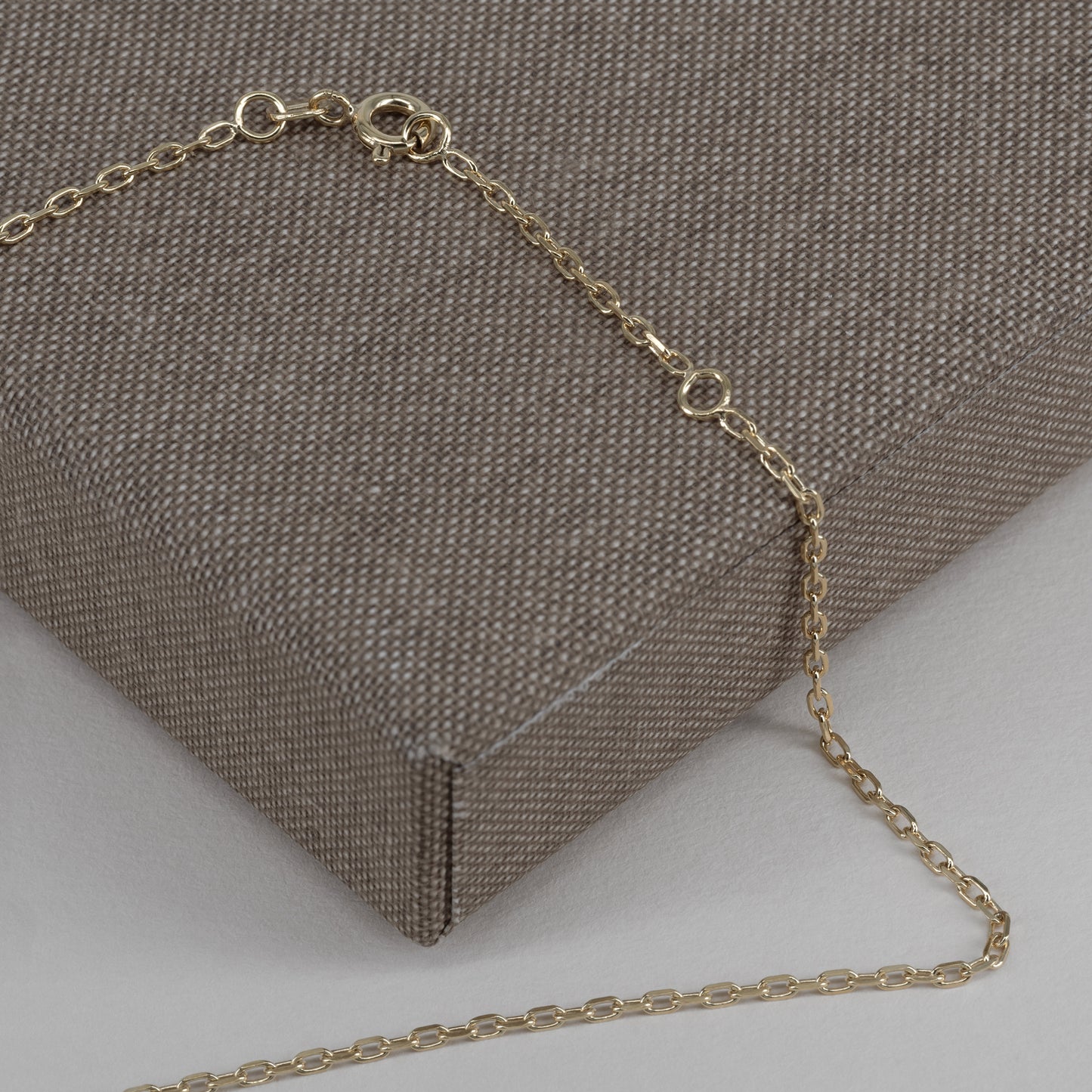 
                  
                    Diamond Cut Necklace 9k 375 solid gold massiv guld halskæde kæde handmade handcrafted copenhagen simple chain handcraftedcph
                  
                