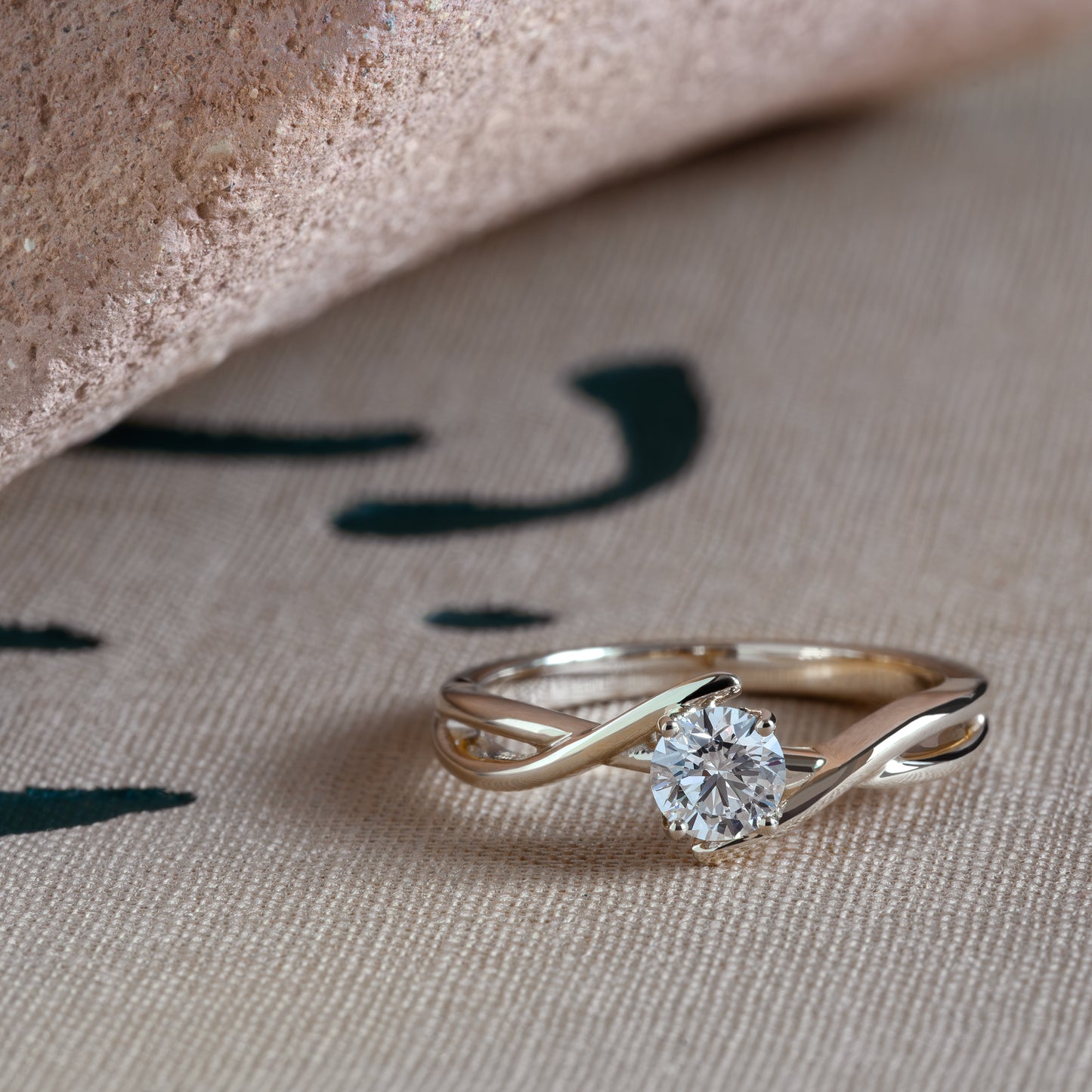 14k gold ring, gold ring, wedding, engagement, bryllup, forlovelse, forlovelsesring, wedding ring, diamonds, diamanter, lab diamanter