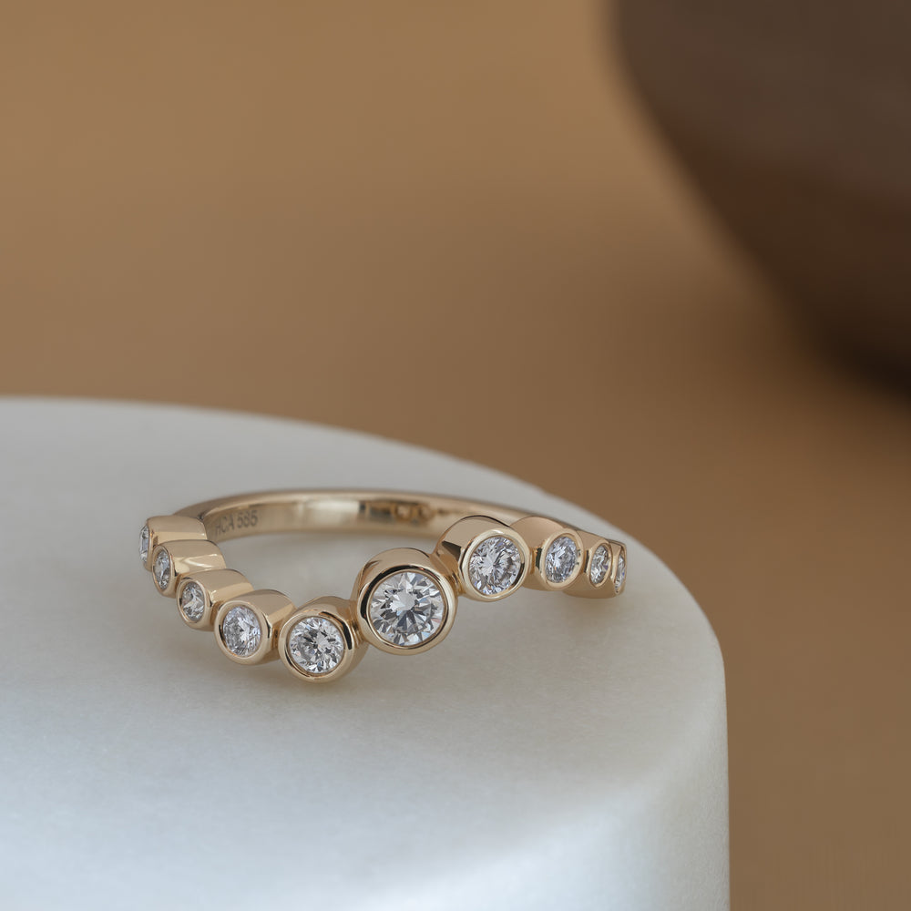 14k gold ring 14 karat guldring diamanter diamonds lab-diamonds lab diamanter klassisk classic design wedding engagement bryllup forlovelse smykke smykker jewelry 