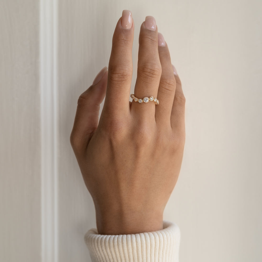 
                      
                        14k gold ring 14 karat guldring diamanter diamonds lab-diamonds lab diamanter klassisk classic design wedding engagement bryllup forlovelse smykke smykker jewelry 
                      
                    