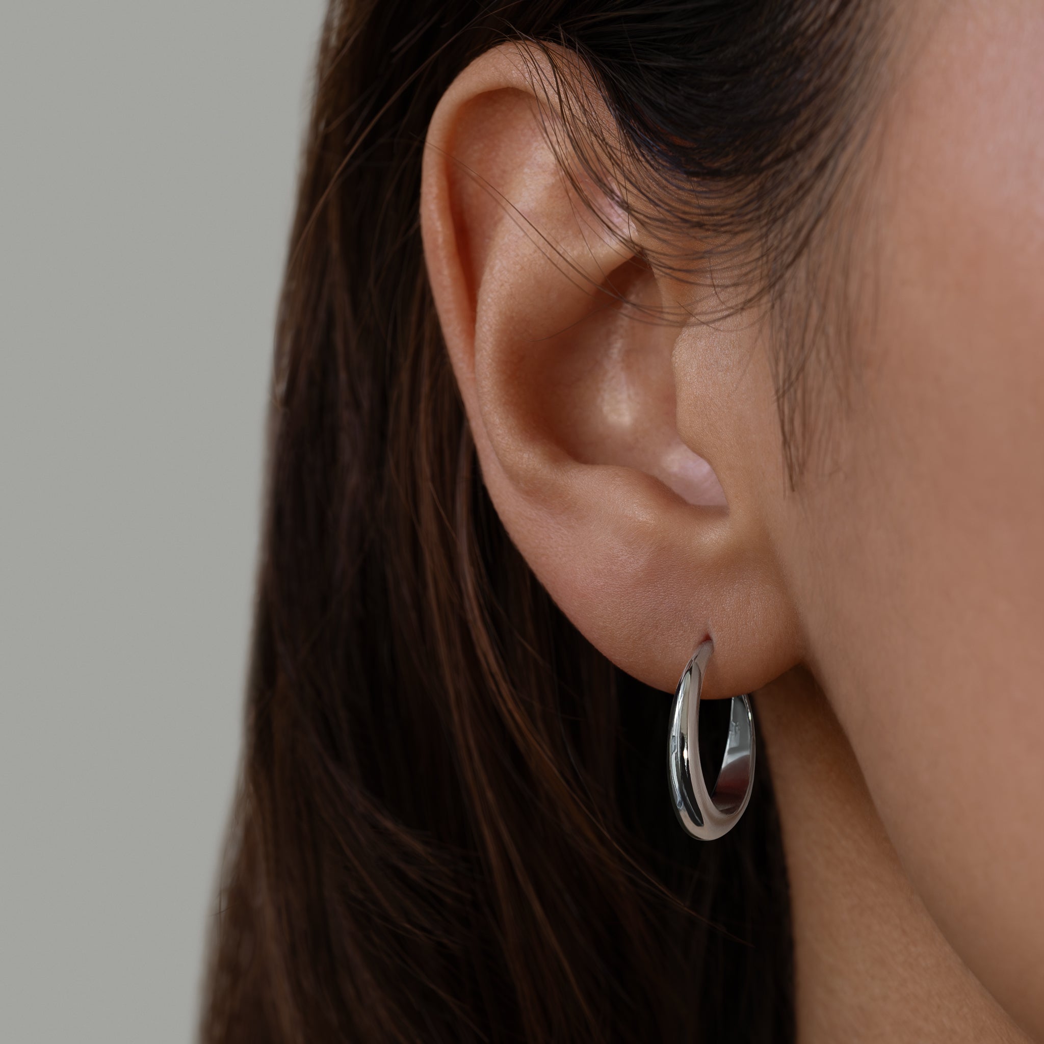 Alva-Hoops-Silver-Model-W.jpg?