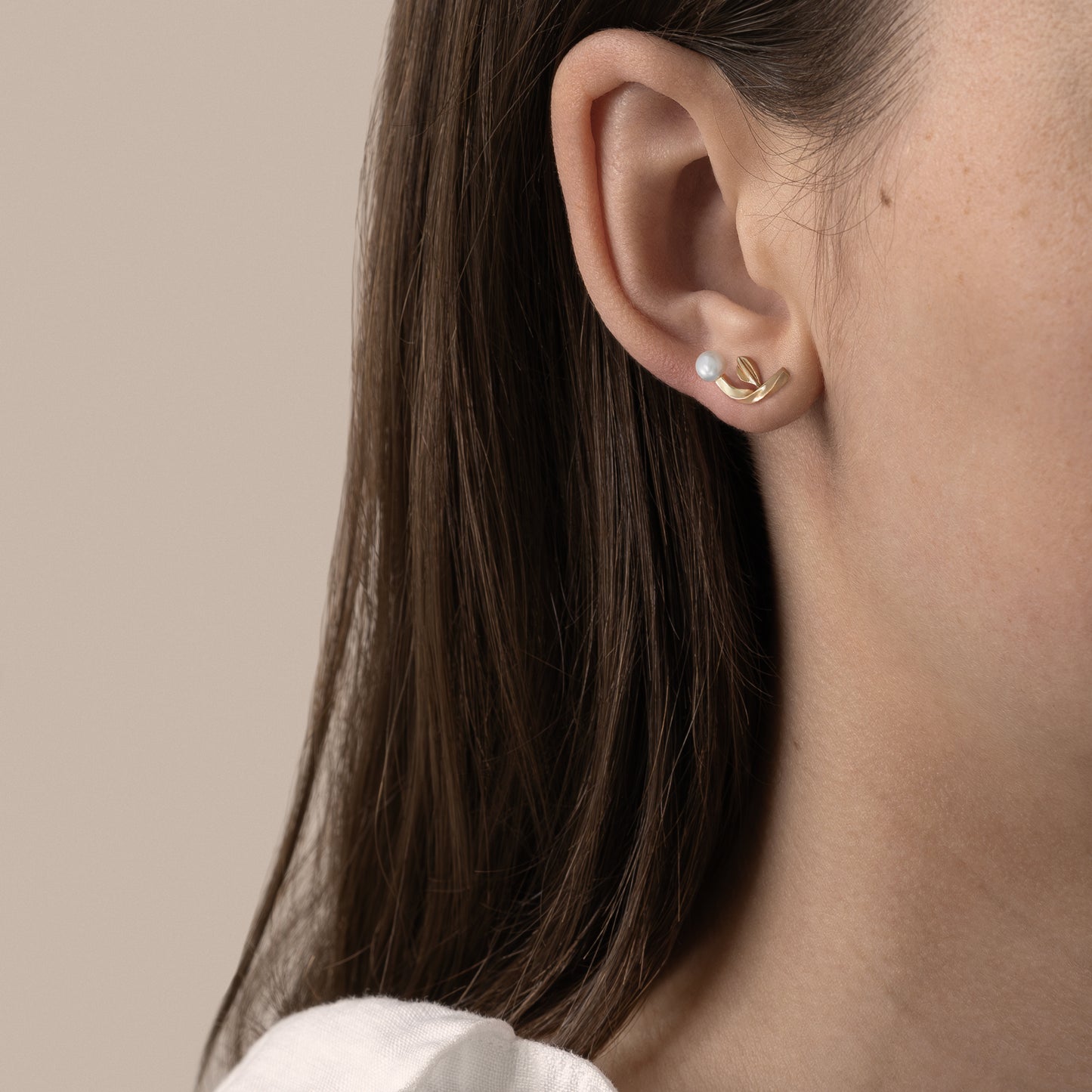earrings øreringe ørering ear studs ørestikker solid gold 9k guld pearls perler classic design klassisk design jewelry smykker 