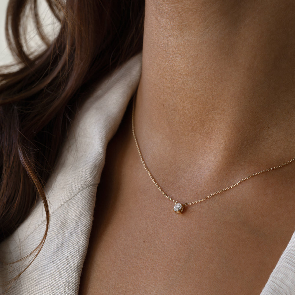 Anah necklace handcraftedcph white floating diamond diamant laboratorie lab lab-grown 14k 585 solid gold necklace halskæde guldhalskæde ren massiv guld elegant timeless handmade handcrafted handcraftedcph danish design