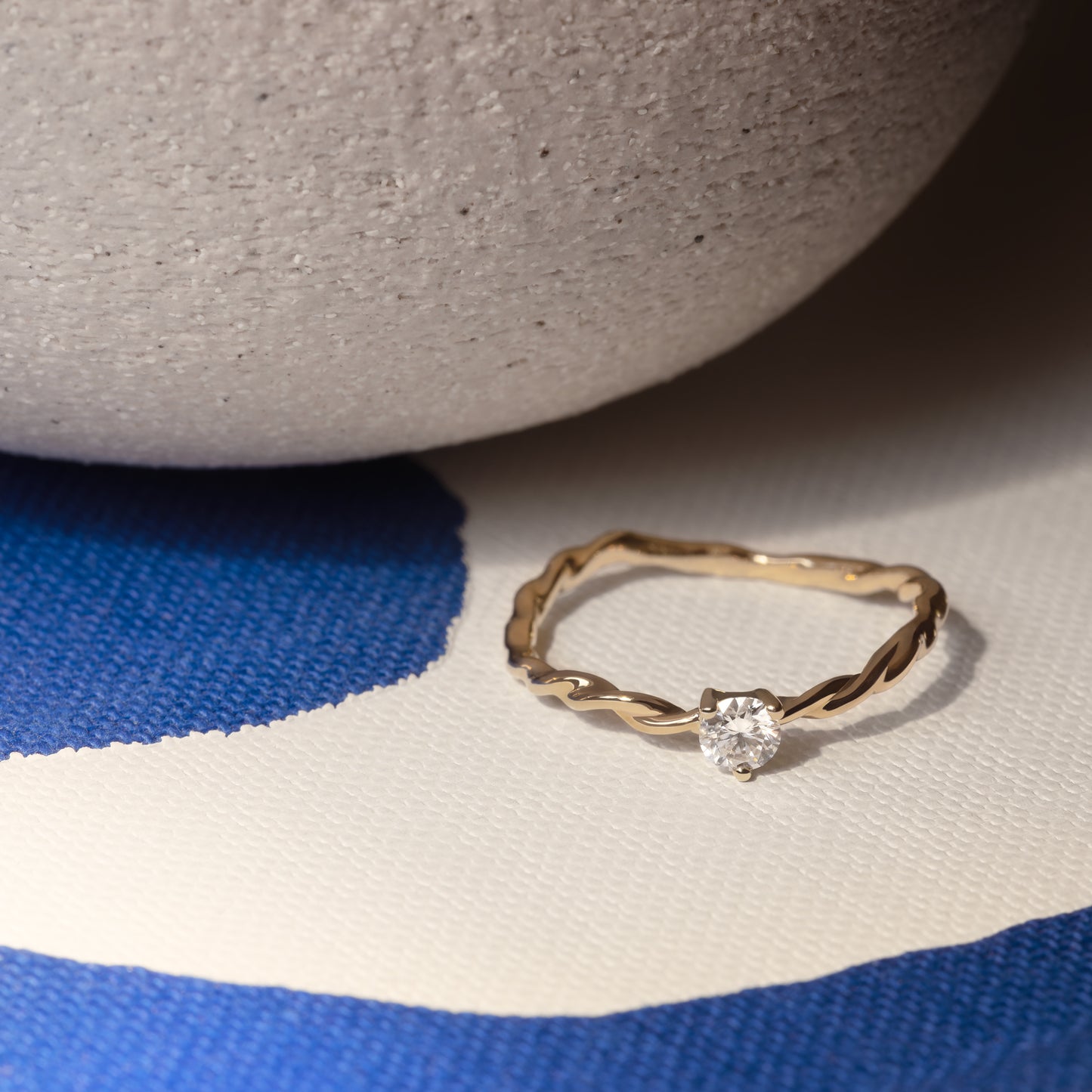 Anais Ring Moissanite 9k – Handcrafted Cph