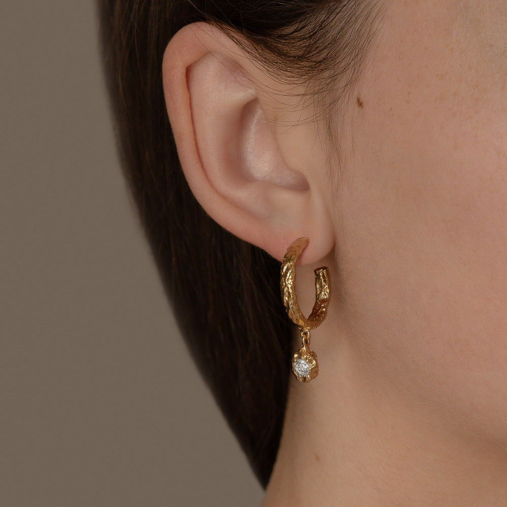 Billie hoops 925 silver gold plated guldbelagt sølv earrings øreringe feminine simple simpel krystal crystals zirconia molten textured tekstur edgy statement modern stones handcraftedcph handcrafted jewelry copenhagen handmade danish design contemporary  