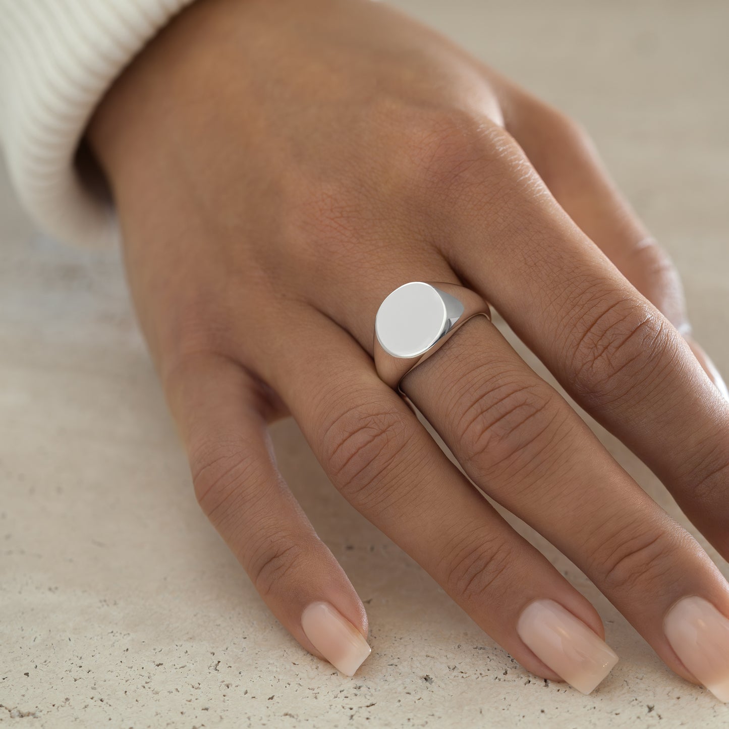 Carlo Signet ring 925 silver sølv solid polished blank signetring round square classic feminine masculine maskulin feminin klassisk chunky massiv minimal simple simpel modern timeless handcraftedcph handcrafted jewelry Copenhagen handmade danish design 