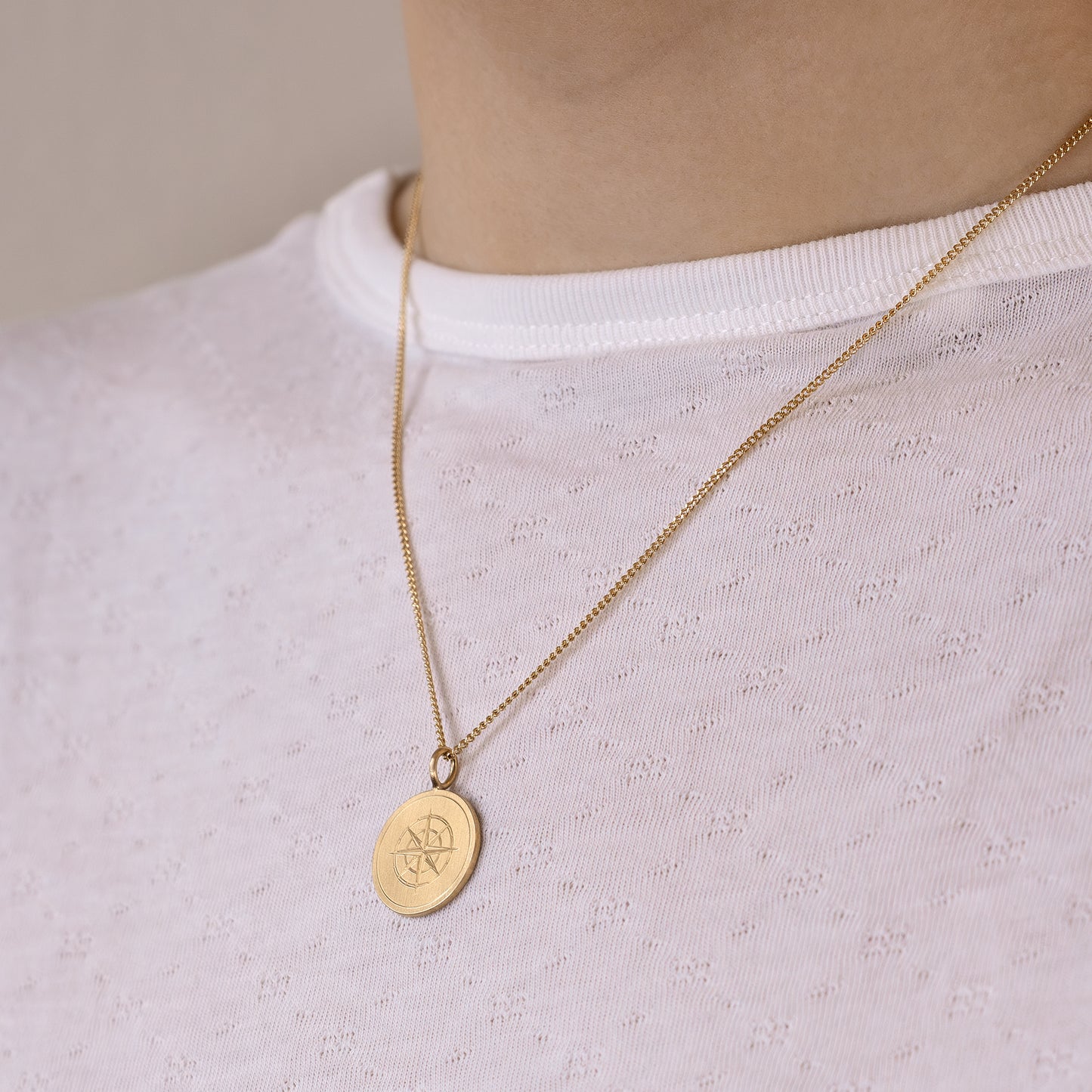 compass pendant, pendant, vedhæng, silver, goldplated, sølv, forgyldt, halskæde, necklace, men, jewelry for men, jewelry, gift, smykke, herresmykke, gave, konfirmation, gravering, engraving 