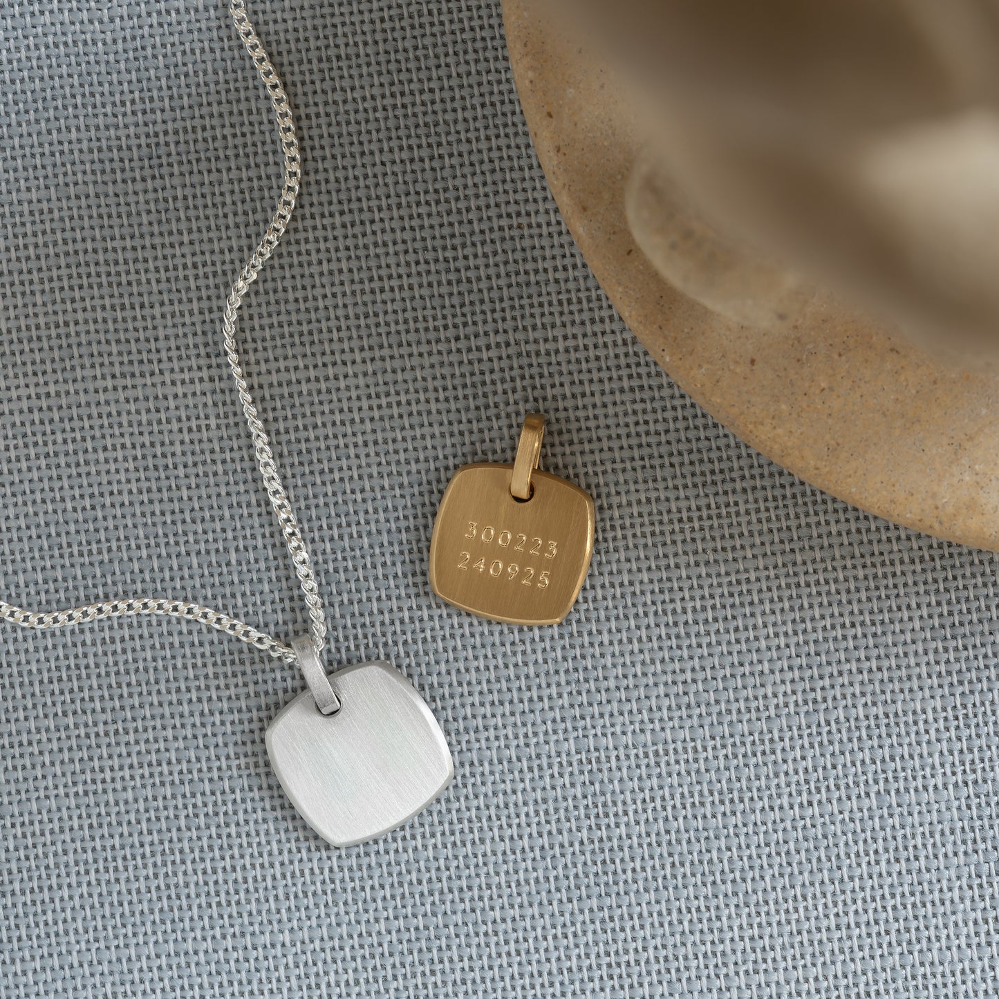 pendant vedhæng tag dogtag halskæde necklace gravering engraving personal personlig gave gift men mænd jewelry smykke sølv silver goldplated forgyldt sterlingsølv sterlingsilver 